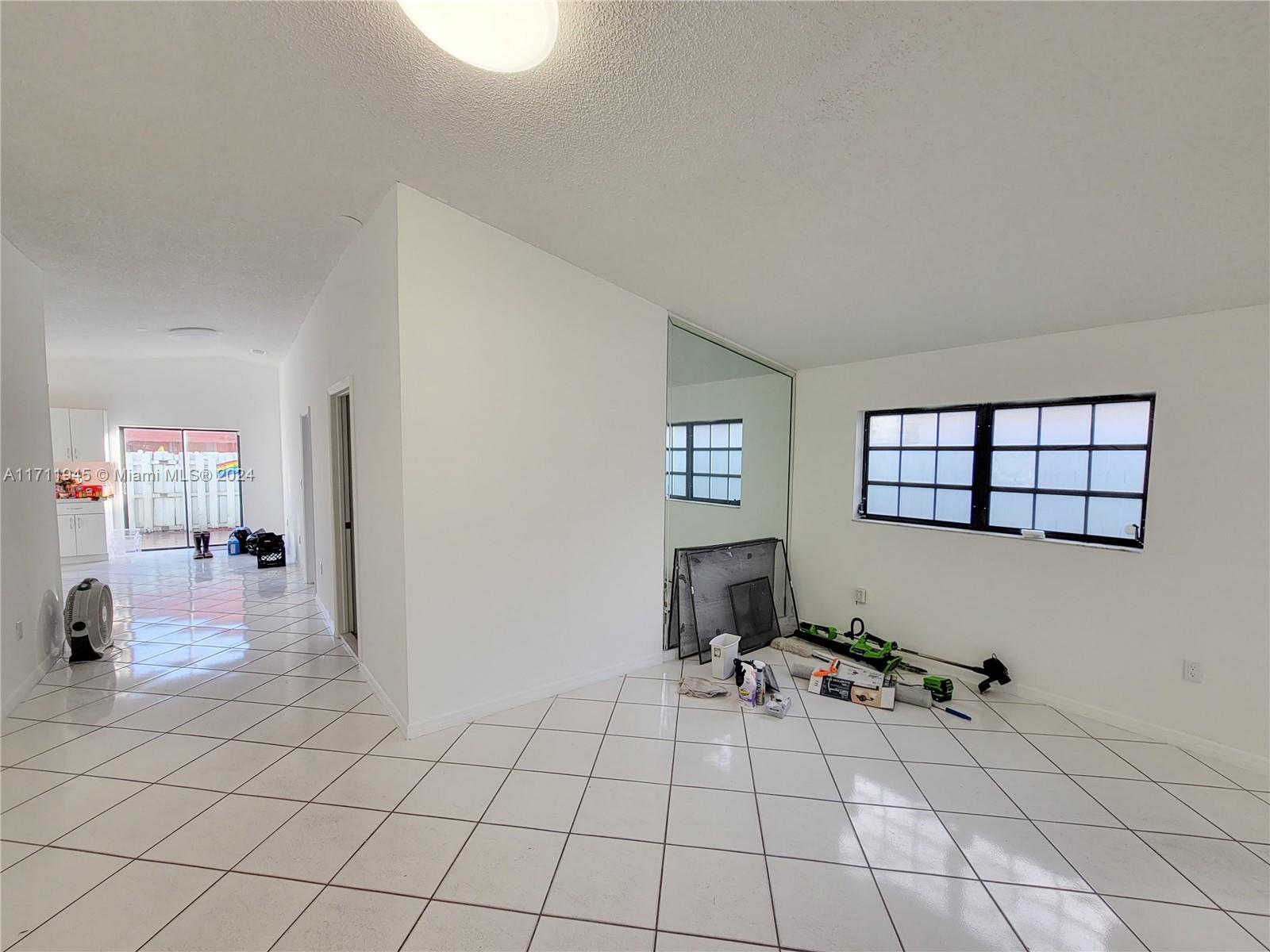 2614 W 71st Pl, Hialeah, Florida image 3