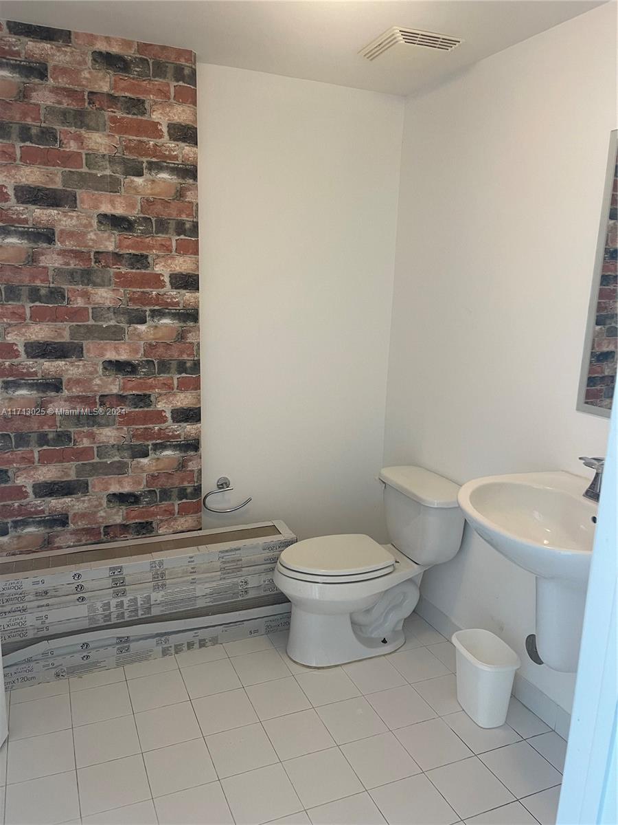 690 SW 1st Ct #1703, Miami FL 33130