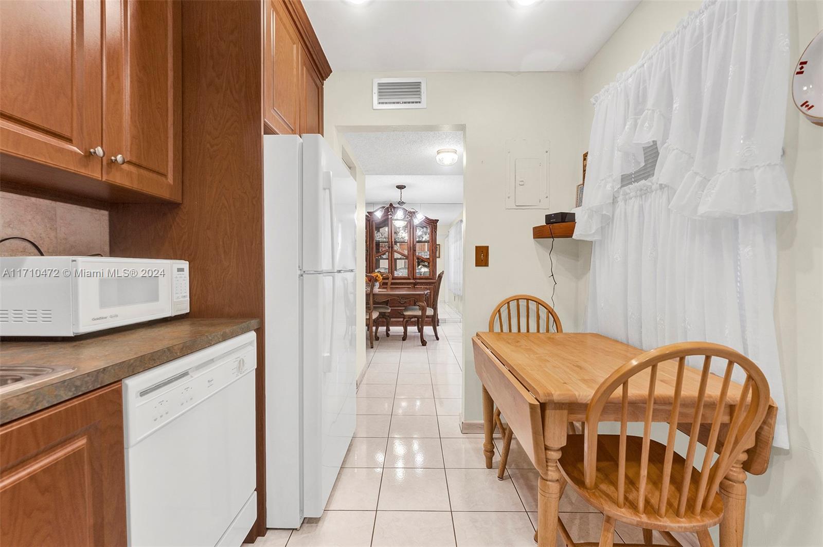 4270 NW 40th St #312, Lauderdale Lakes, Florida image 3