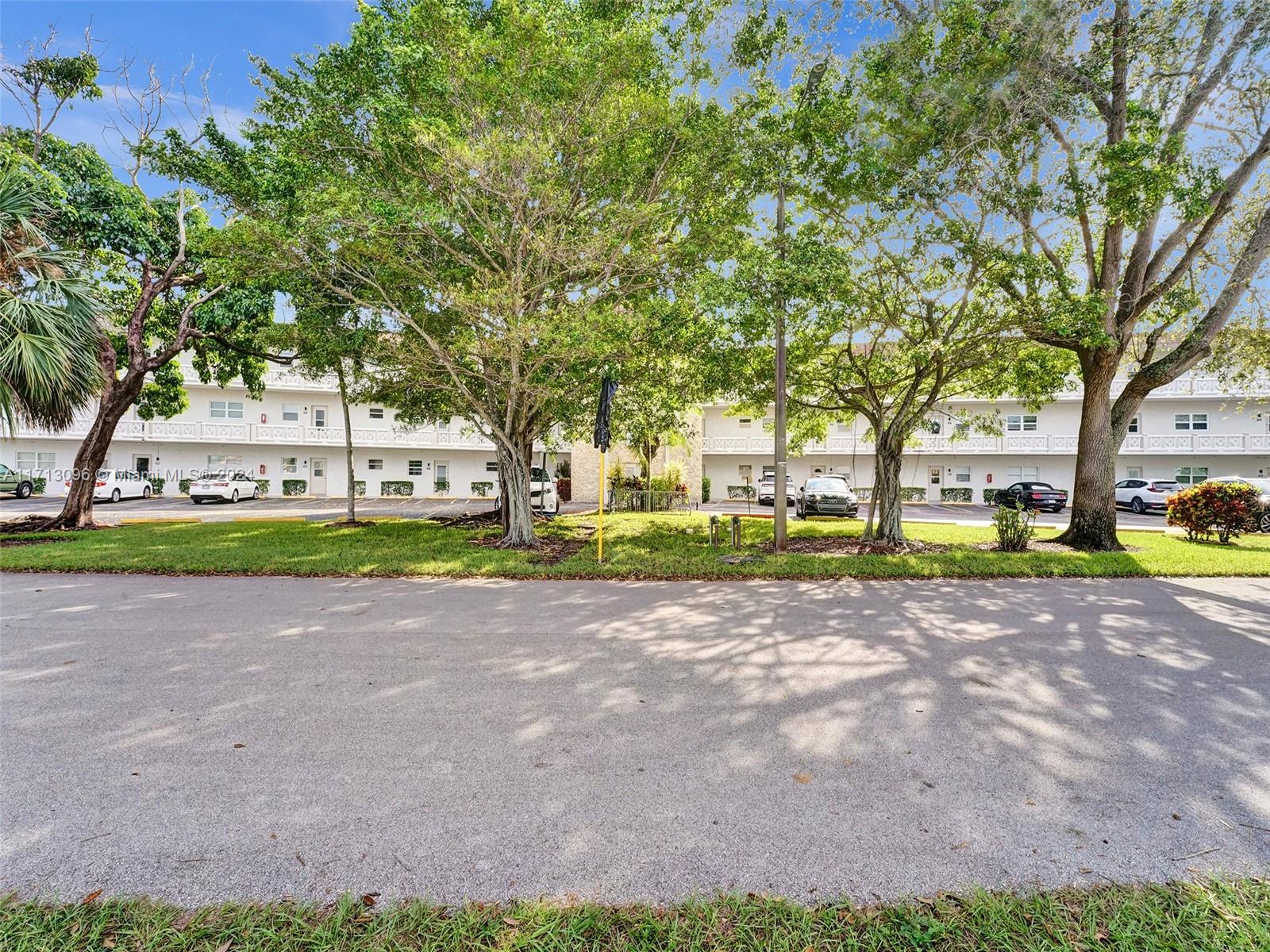 4706 NW 36th St #507, Lauderdale Lakes, Florida image 11