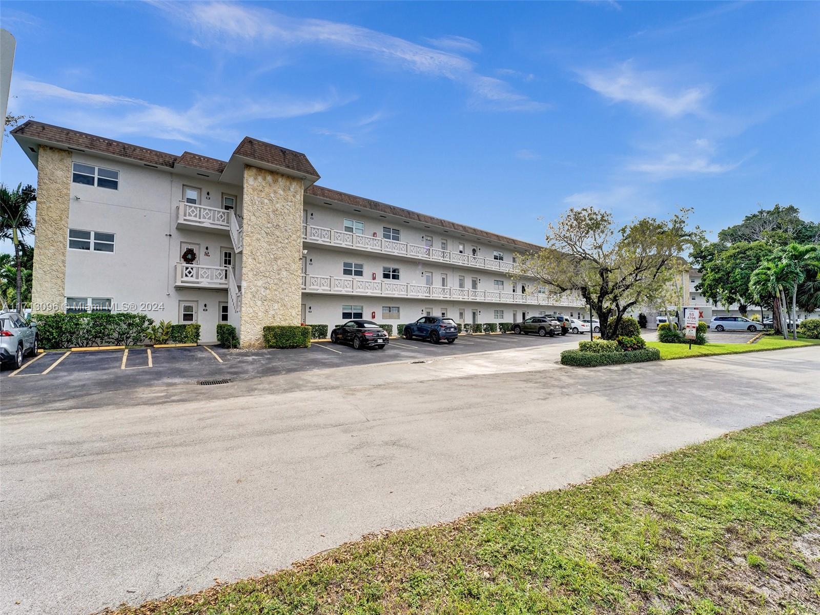 4706 NW 36th St #507, Lauderdale Lakes, Florida image 12