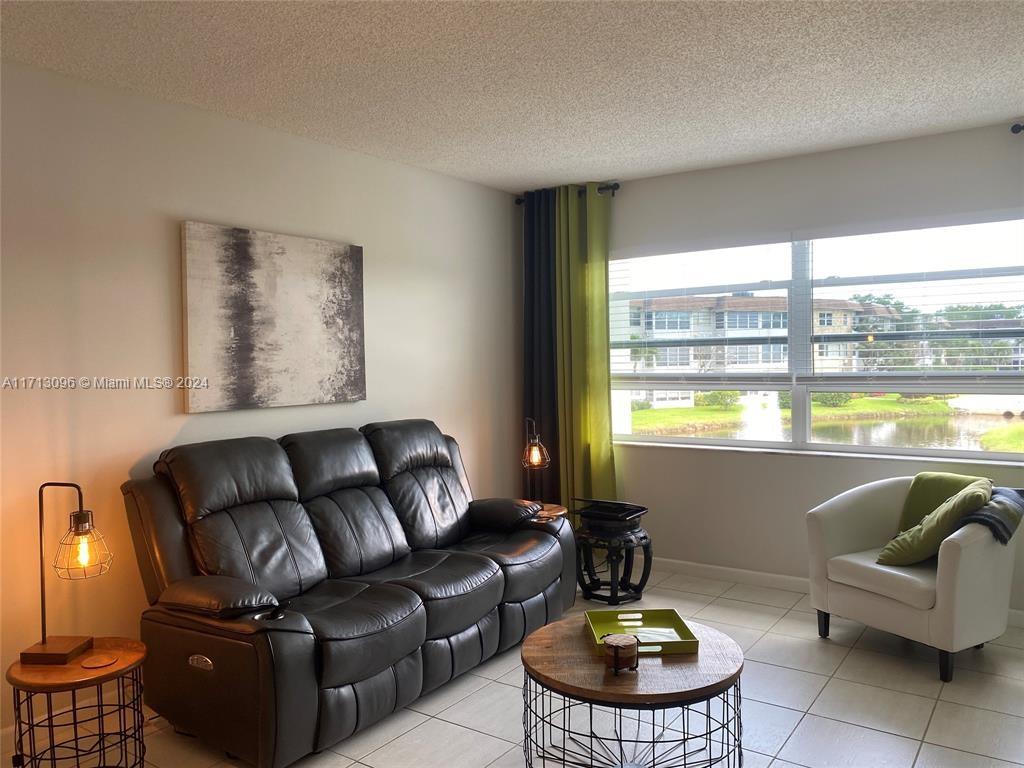 4706 NW 36th St #507, Lauderdale Lakes, Florida image 2