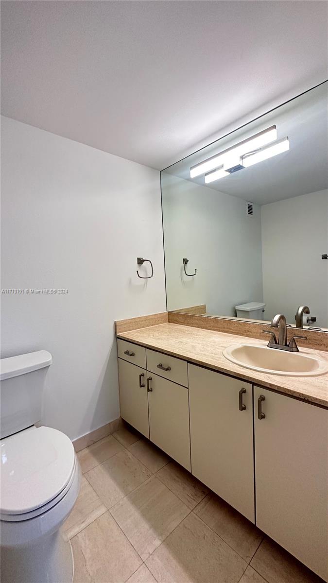 500 Three Islands Blvd #816, Hallandale Beach, Florida image 10