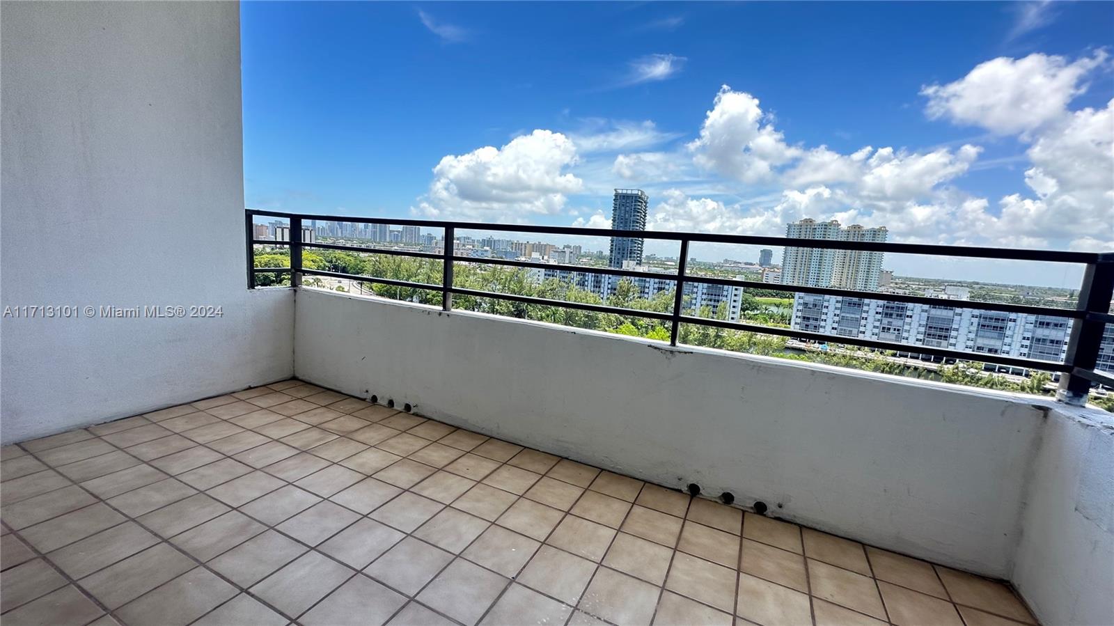 500 Three Islands Blvd #816, Hallandale Beach, Florida image 27