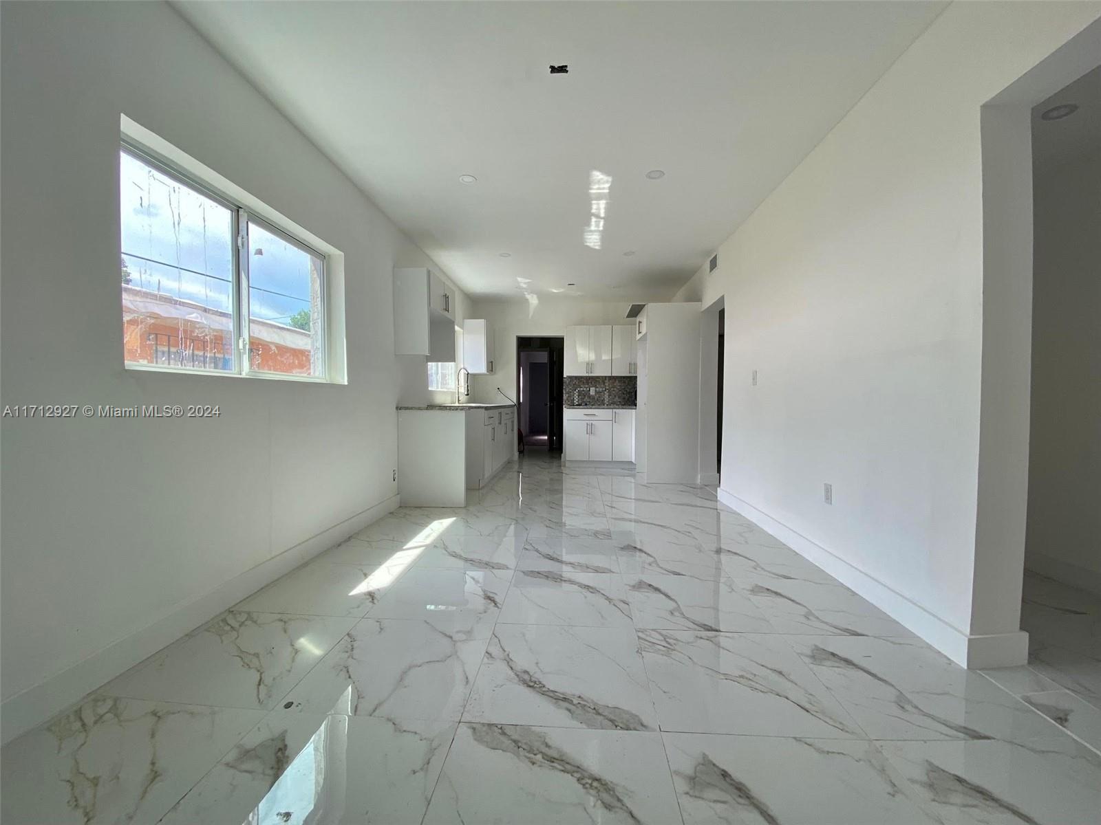 2325 NW 35th St, Miami, Florida image 3