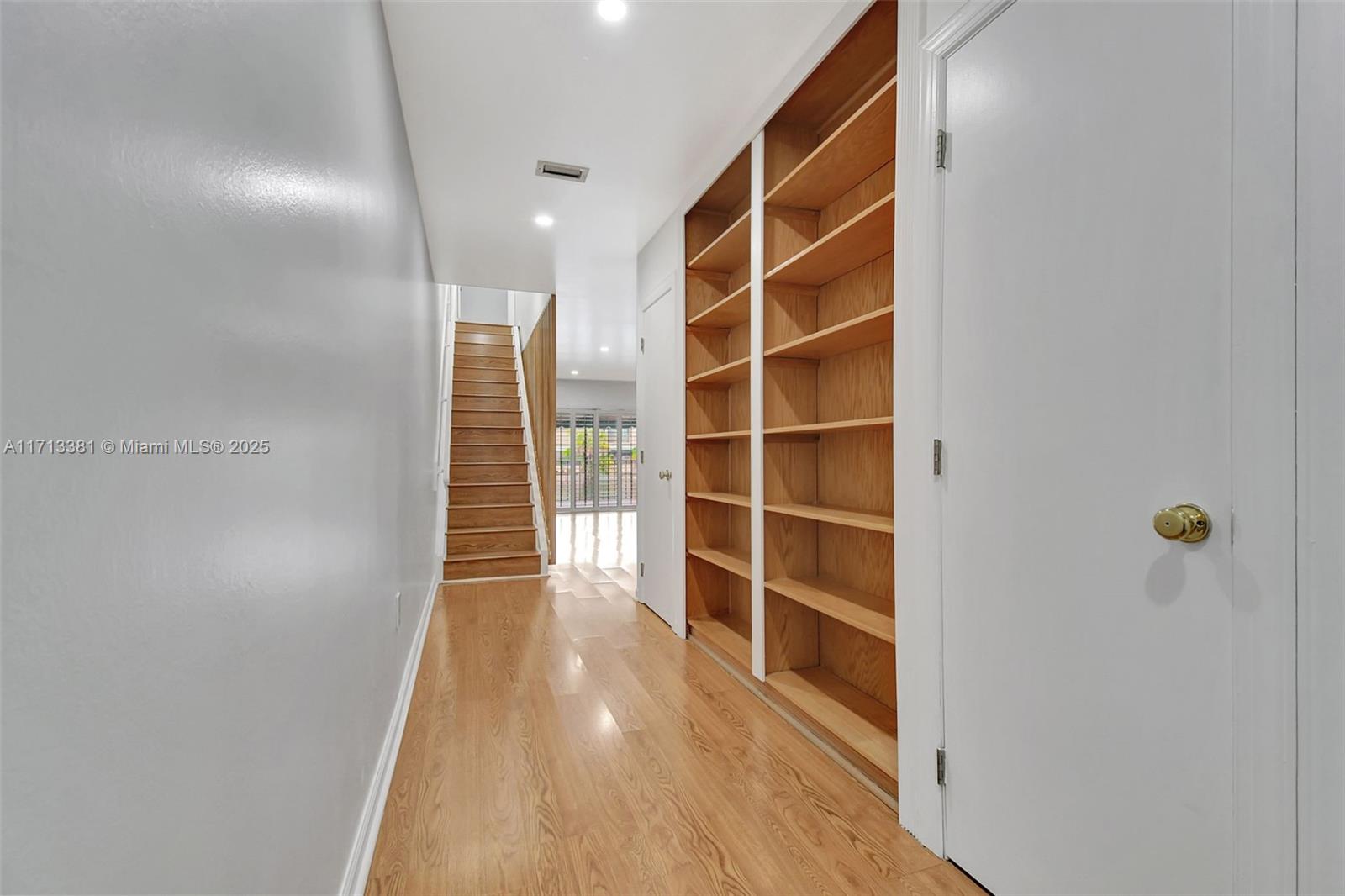 Residential, Miami Lakes, Florida image 6