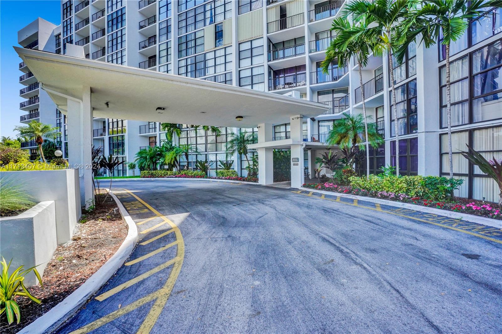 1000 Parkview Dr #831, Hallandale Beach, Florida image 3