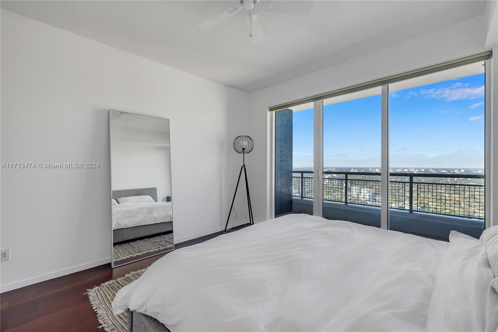 60 SW 13th St #3812, Miami FL 33130