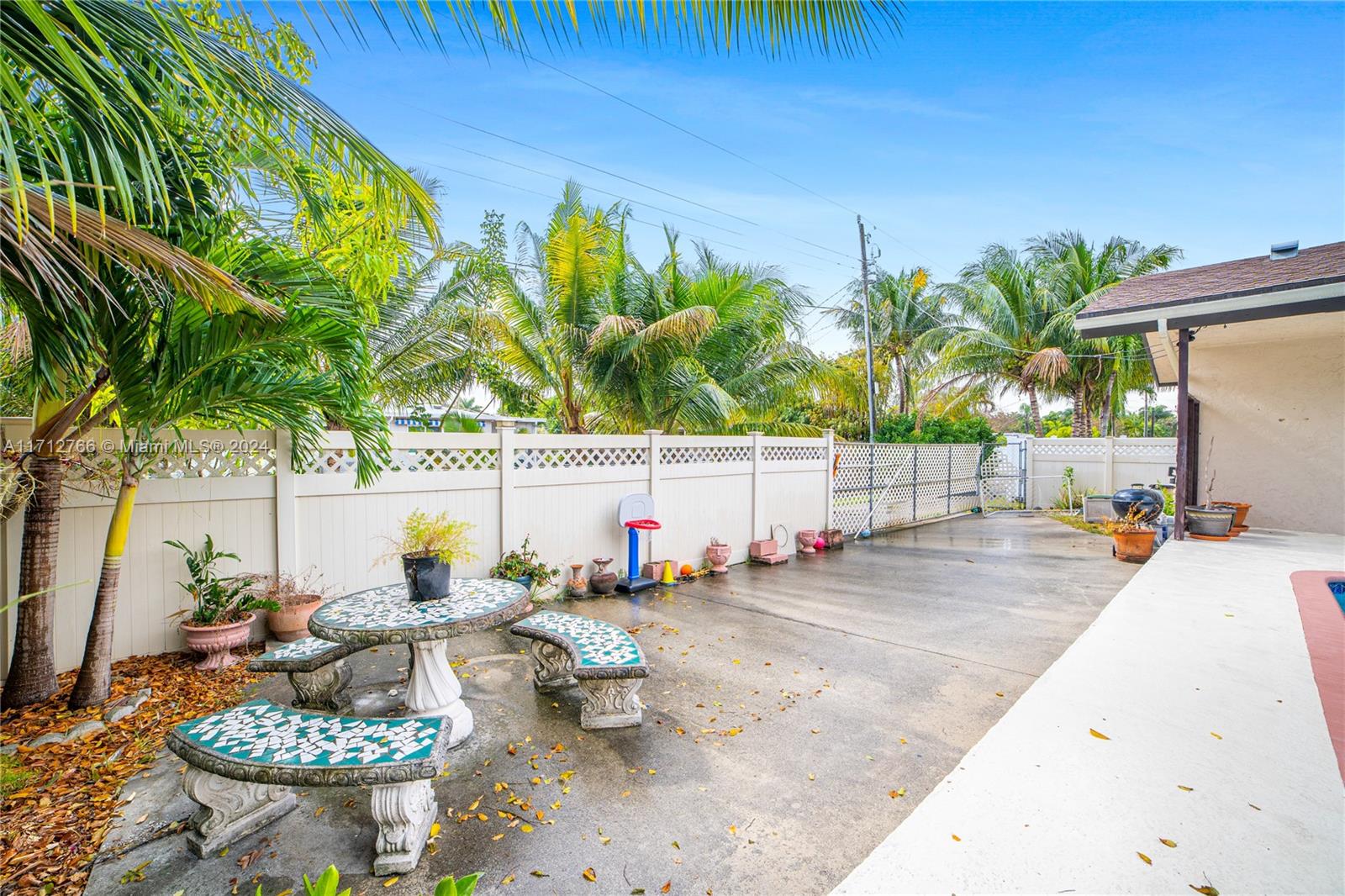 614 NE 3rd St, Dania Beach, Florida image 40