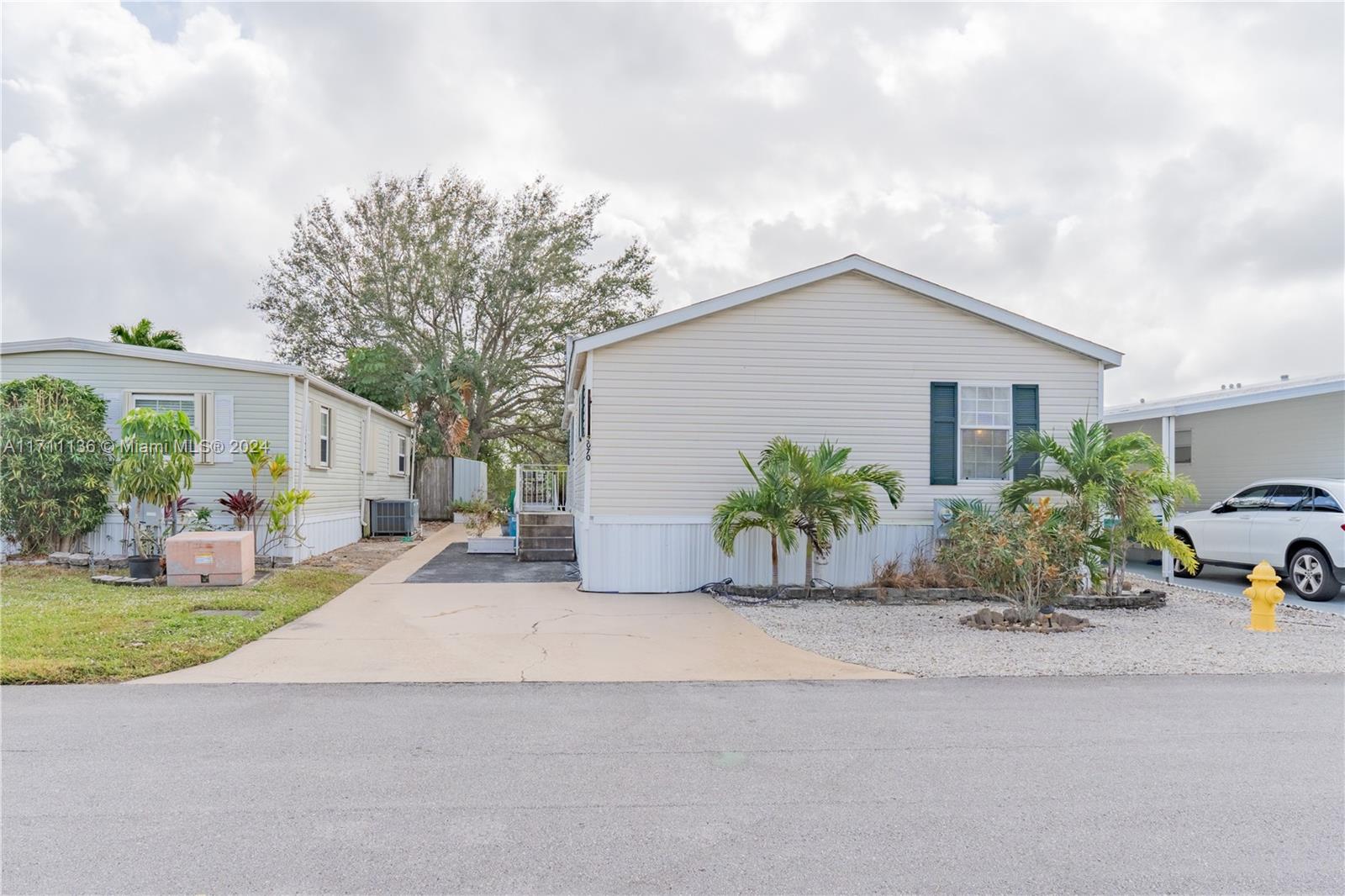 3070 Cove Dr, Dania Beach, Florida image 34