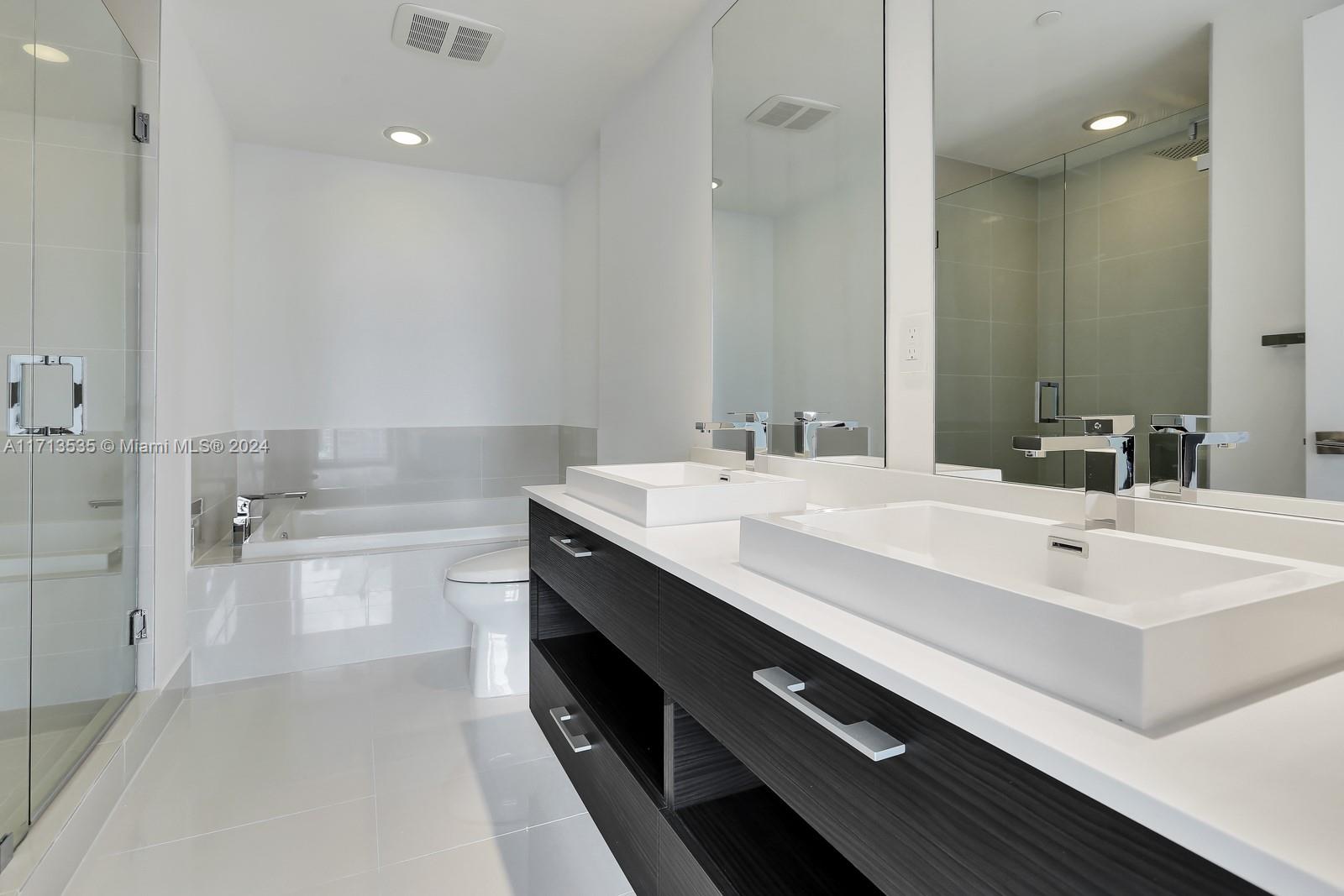 45 SW 9th St #2406, Miami FL 33130