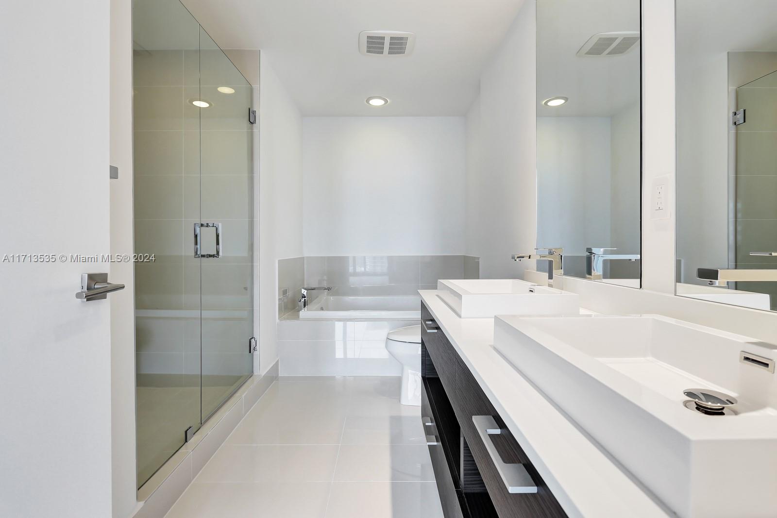45 SW 9th St #2406, Miami FL 33130