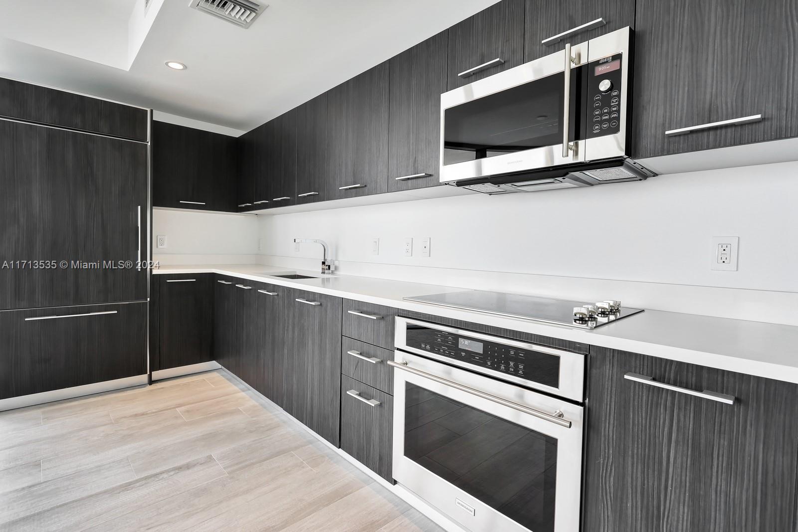 45 SW 9th St #2406, Miami FL 33130