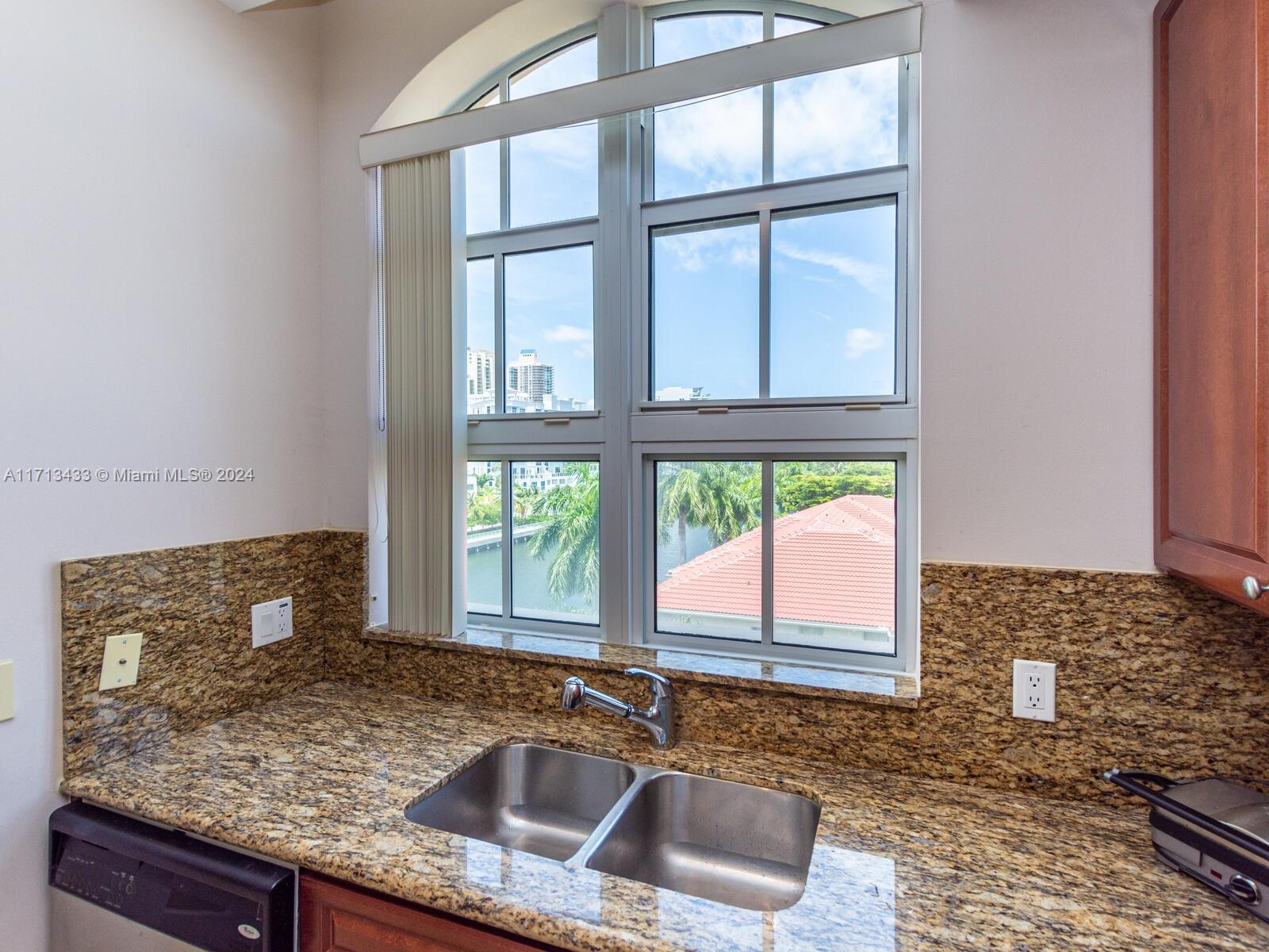 3001 NE 185th St #517, Aventura, Florida image 22