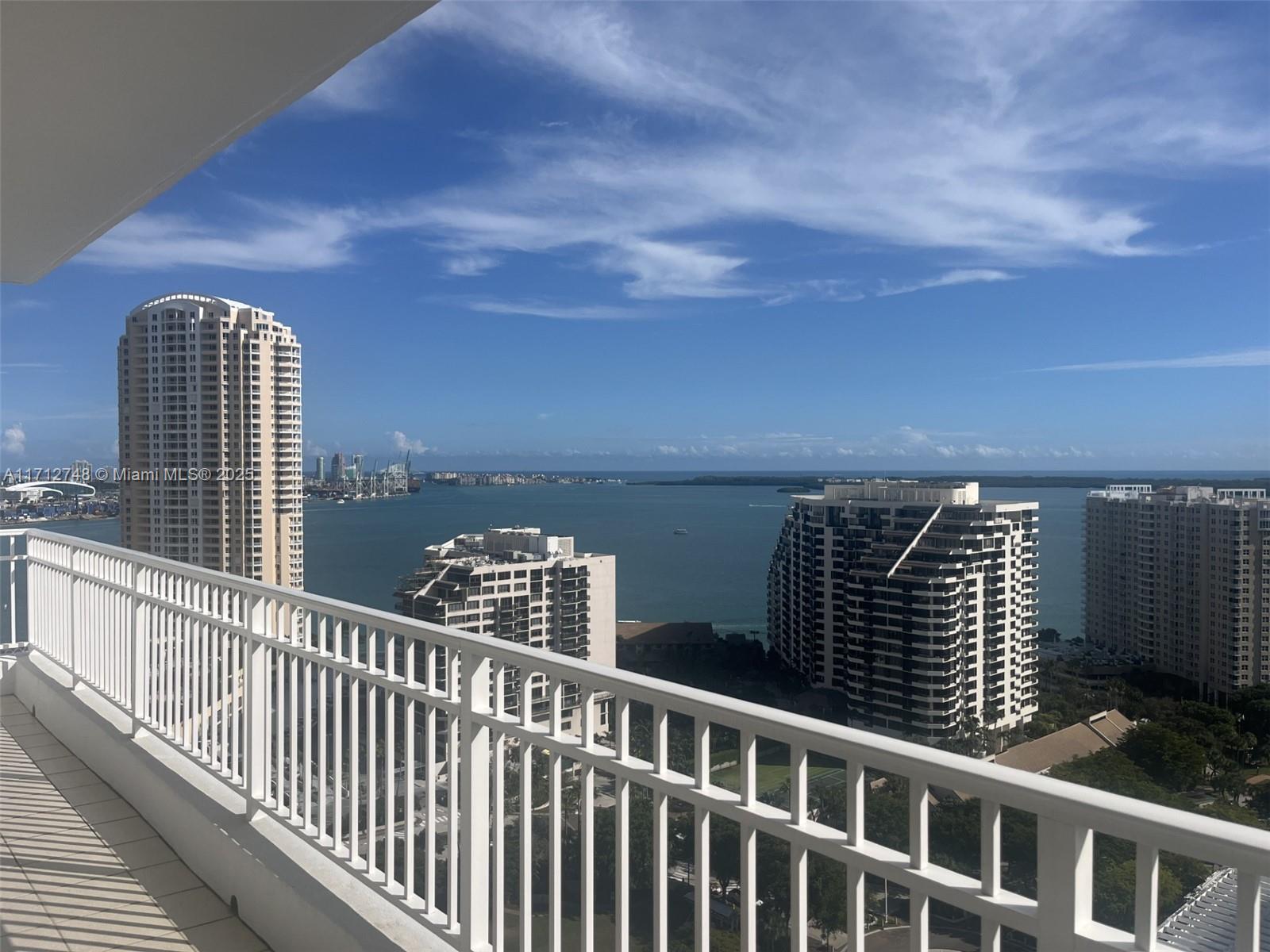 Vacant easy to show realtor lives on the area
Show with pride excellent 3 bedroom 3 baths
In one of the best places  to live on Miami
Brickell key 
Close to schools airport restaurants 
Kids park security