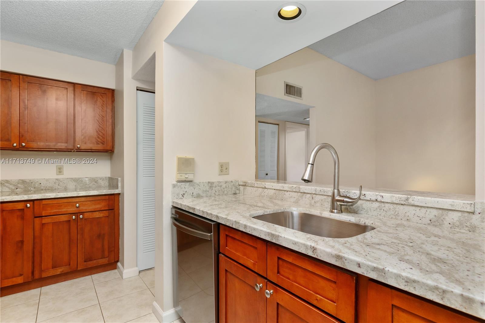 8140 NW 17th Mnr #8140, Plantation, Florida image 13