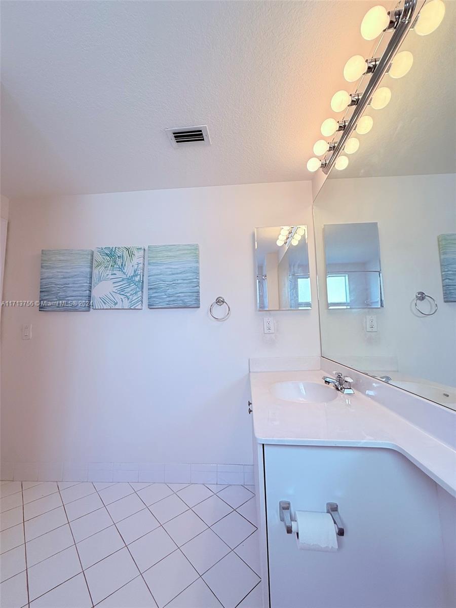 7611 Southampton Terr #216, Tamarac, Florida image 12