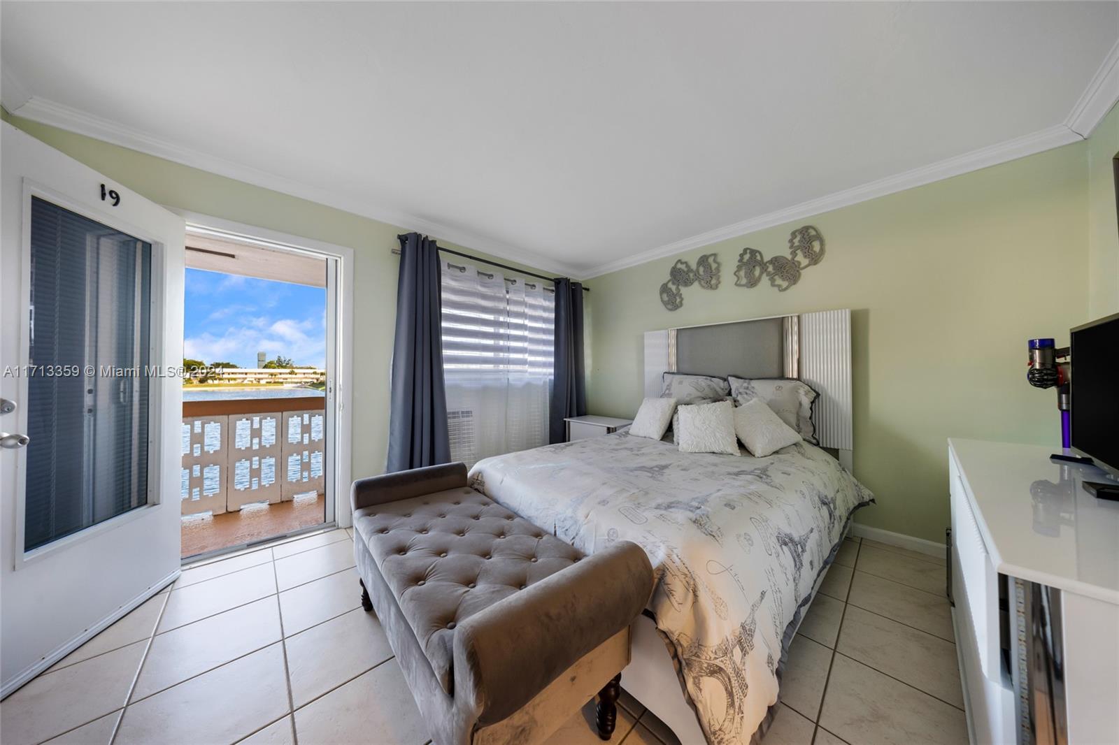 1015 SW 11th Ave #19K, Hallandale Beach, Florida image 13