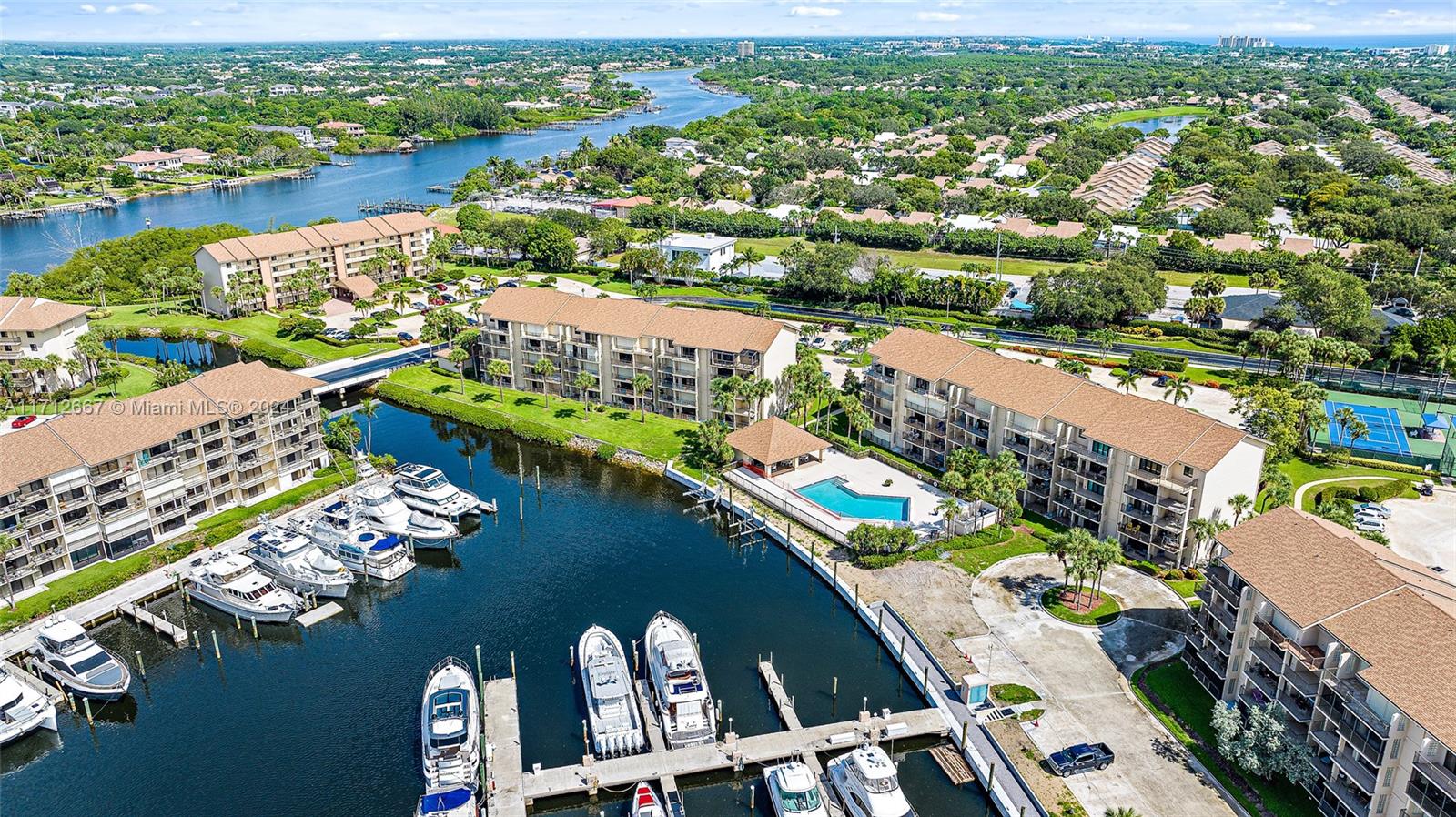 1001 Seafarer Cir #104, Jupiter, Florida image 2