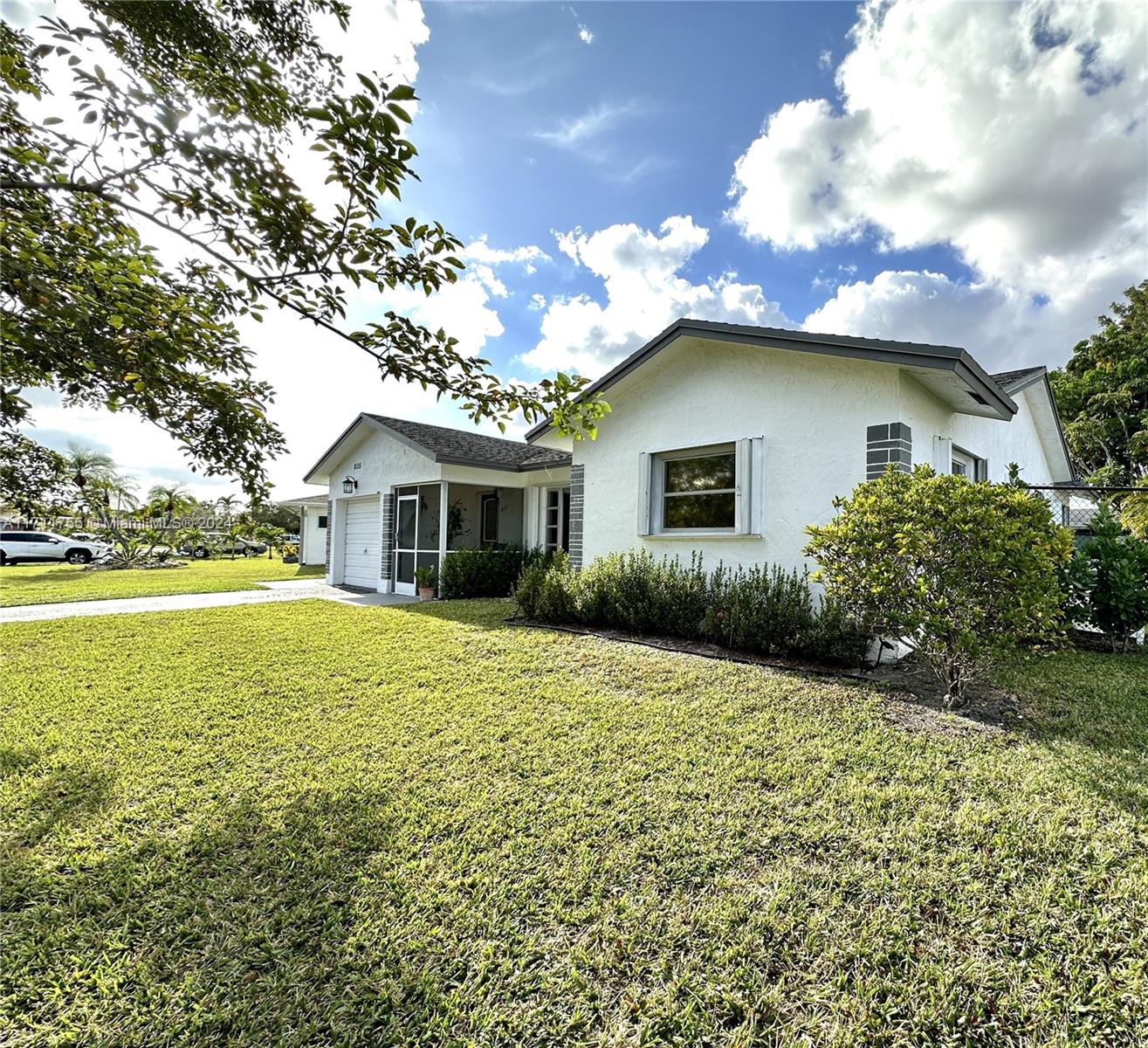 8115 NW 100th Ter, Tamarac, Florida image 2