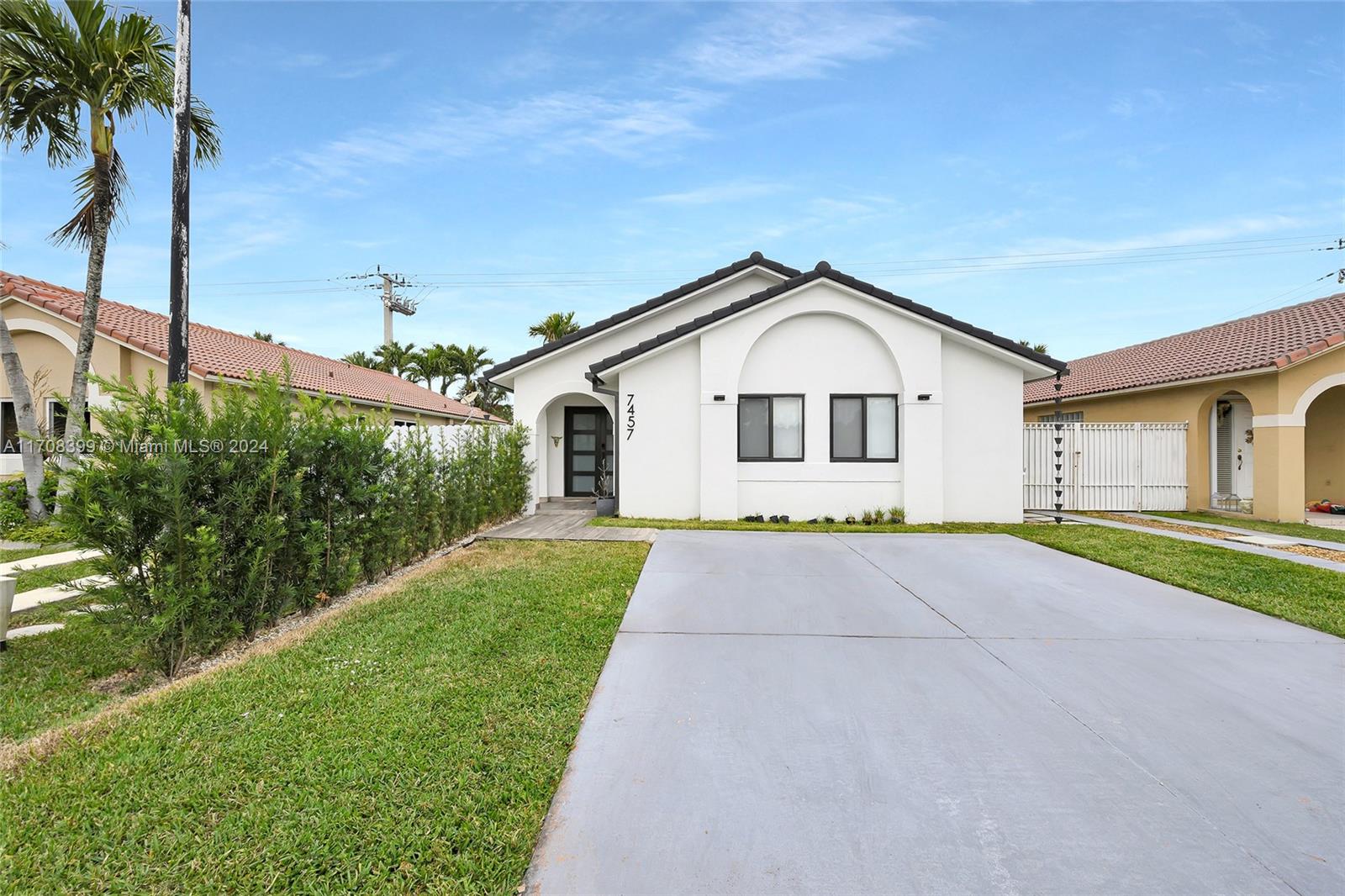 7457 NW 168th St, Hialeah, Florida image 2