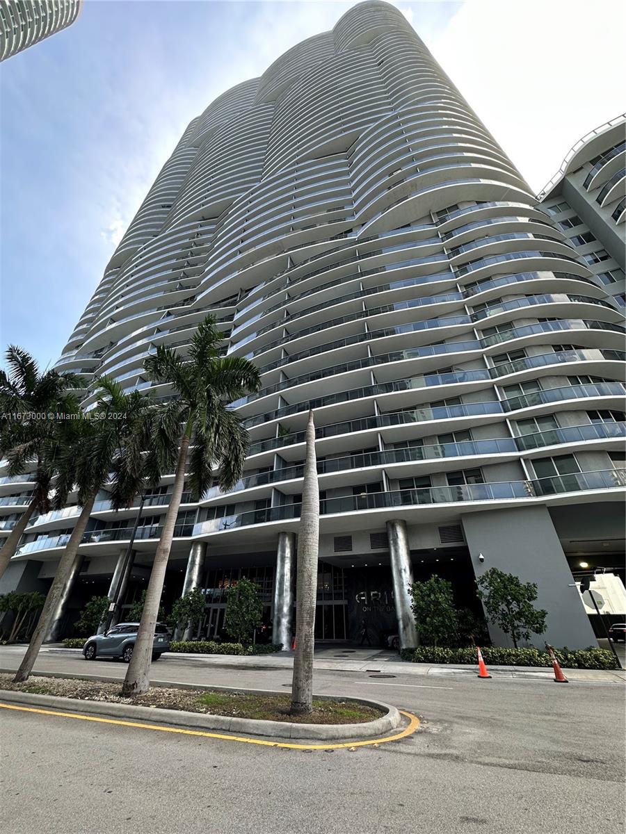 Discover luxury living at its finest in this beautiful 1-bedroom, 1-bathroom condo located in the prestigious Aria on the Bay, Miami. Welcome to amazing Aria on the Bay, in the heart of Edgewater. Rarely available line, directly facing This is the opportunity! The building has unbelievable amenities: Grand lobby with 24hr security, 2 pools, 1 party room, a resident lounge with pool table and bar, sun deck, state of the art gym and yoga studio, spa, outdoor BBQ area, game room and much more. Conveniently located next to 195, 95, design district, downtown, Brickell. Perched on the 49th floor, this residence offers breathtaking views of Biscayne Bay and the Miami skyline. With modern finishes and an open layout, this unit is perfect for those seeking a chic and comfortable urban lifestyle.