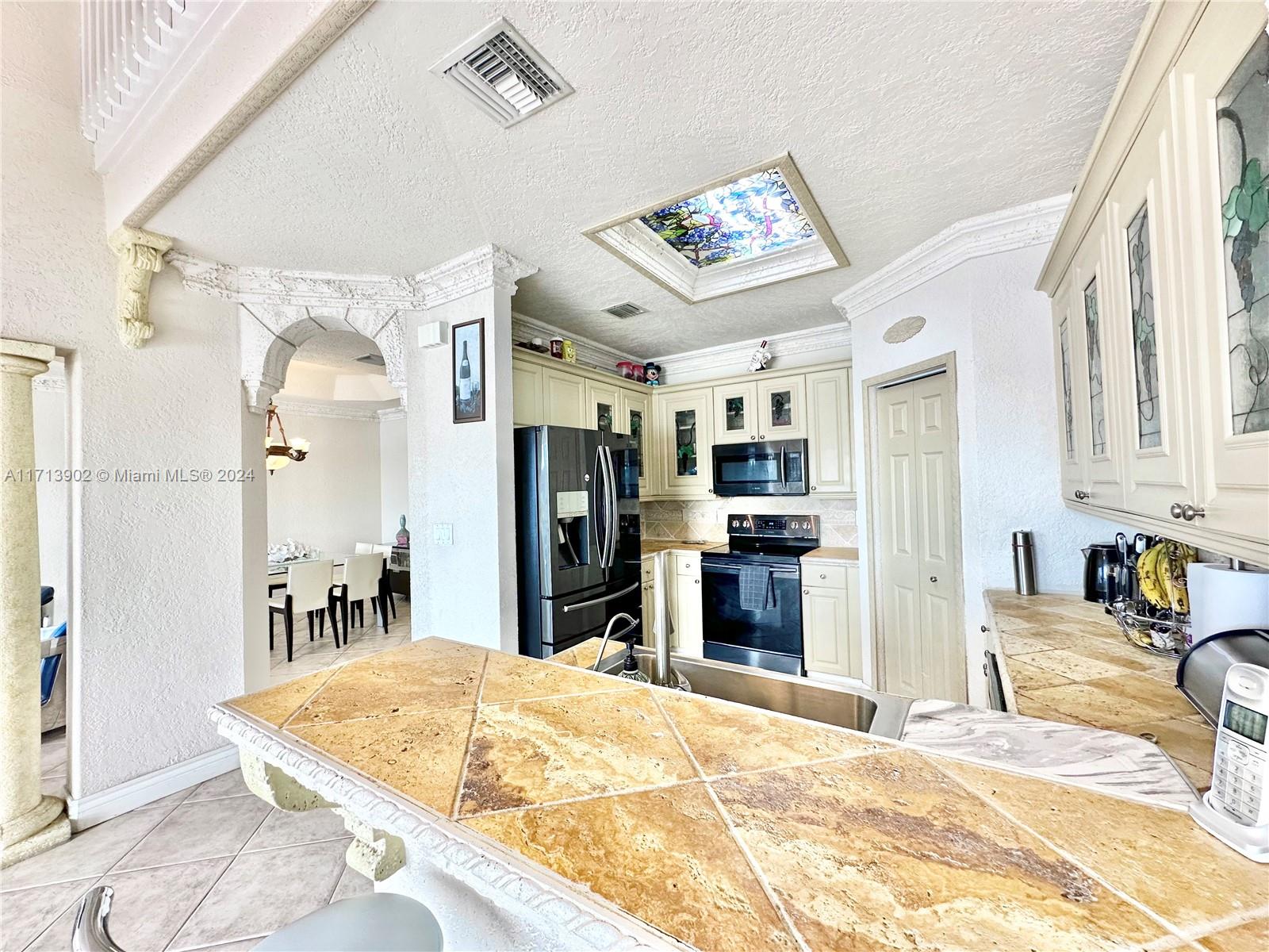 6854 NW 107th Pl, Doral, Florida image 28