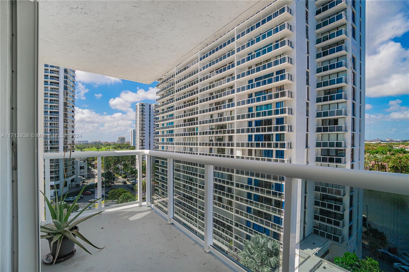 20515 E Country Club Dr #1048, Aventura, Florida image 5