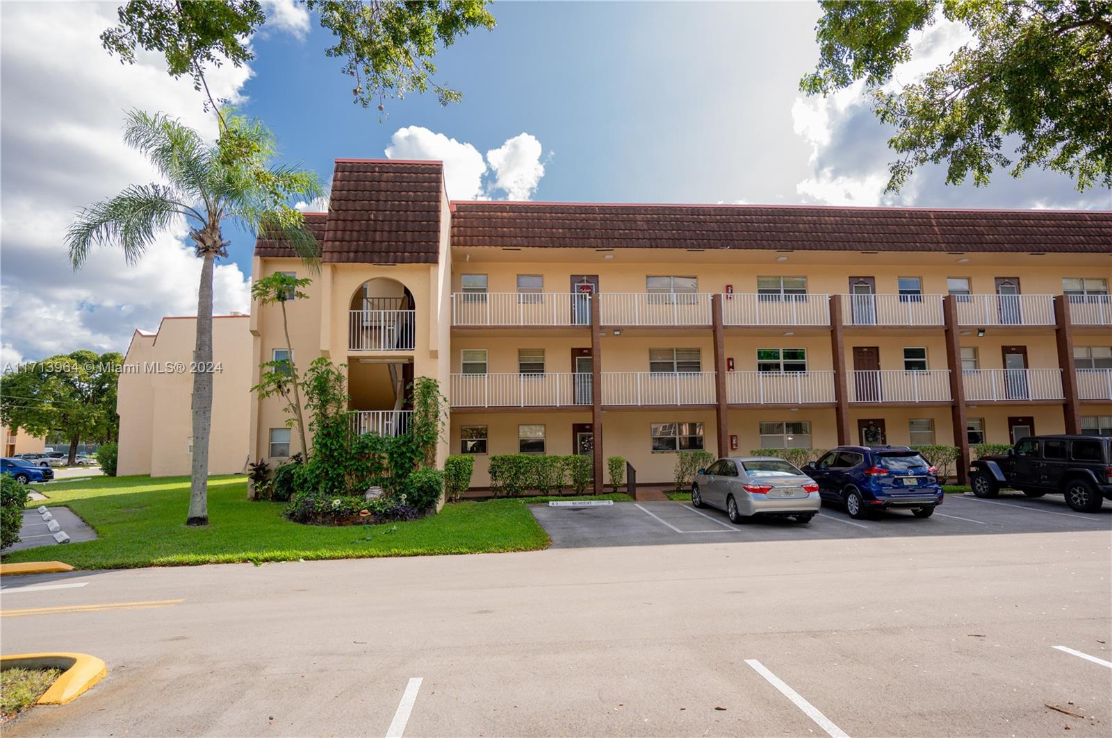 8861 Sunrise Lakes Blvd #301, Sunrise, Florida image 20