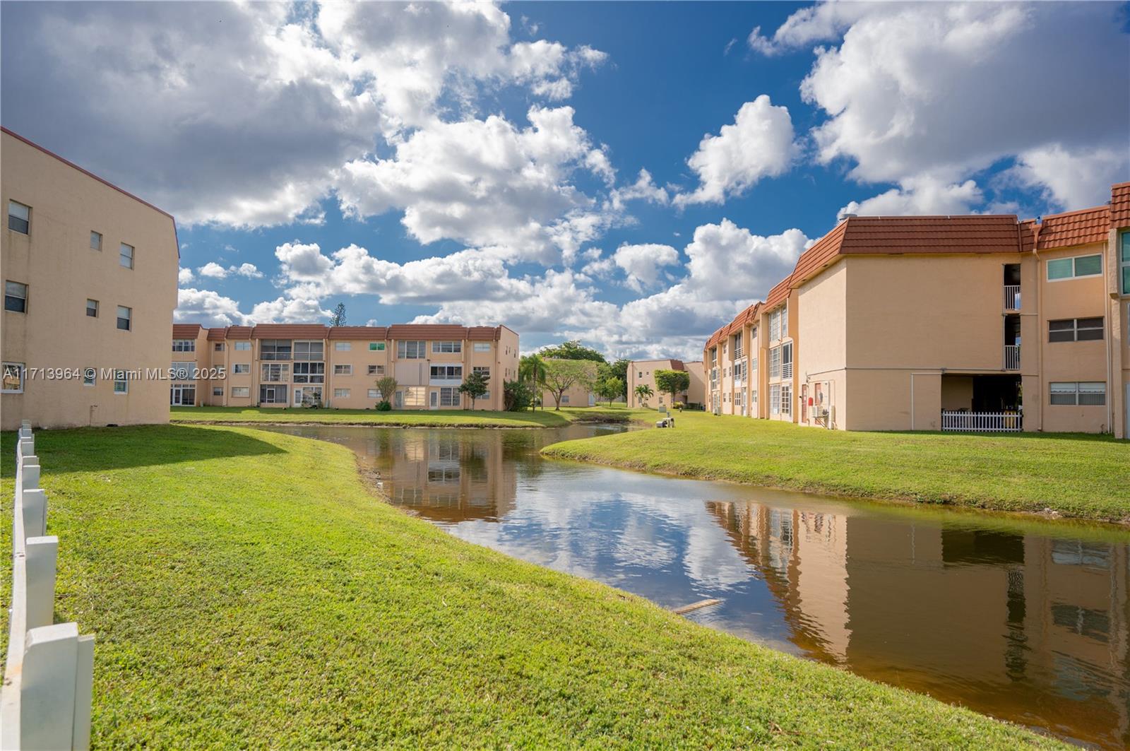 8861 Sunrise Lakes Blvd #301, Sunrise, Florida image 31