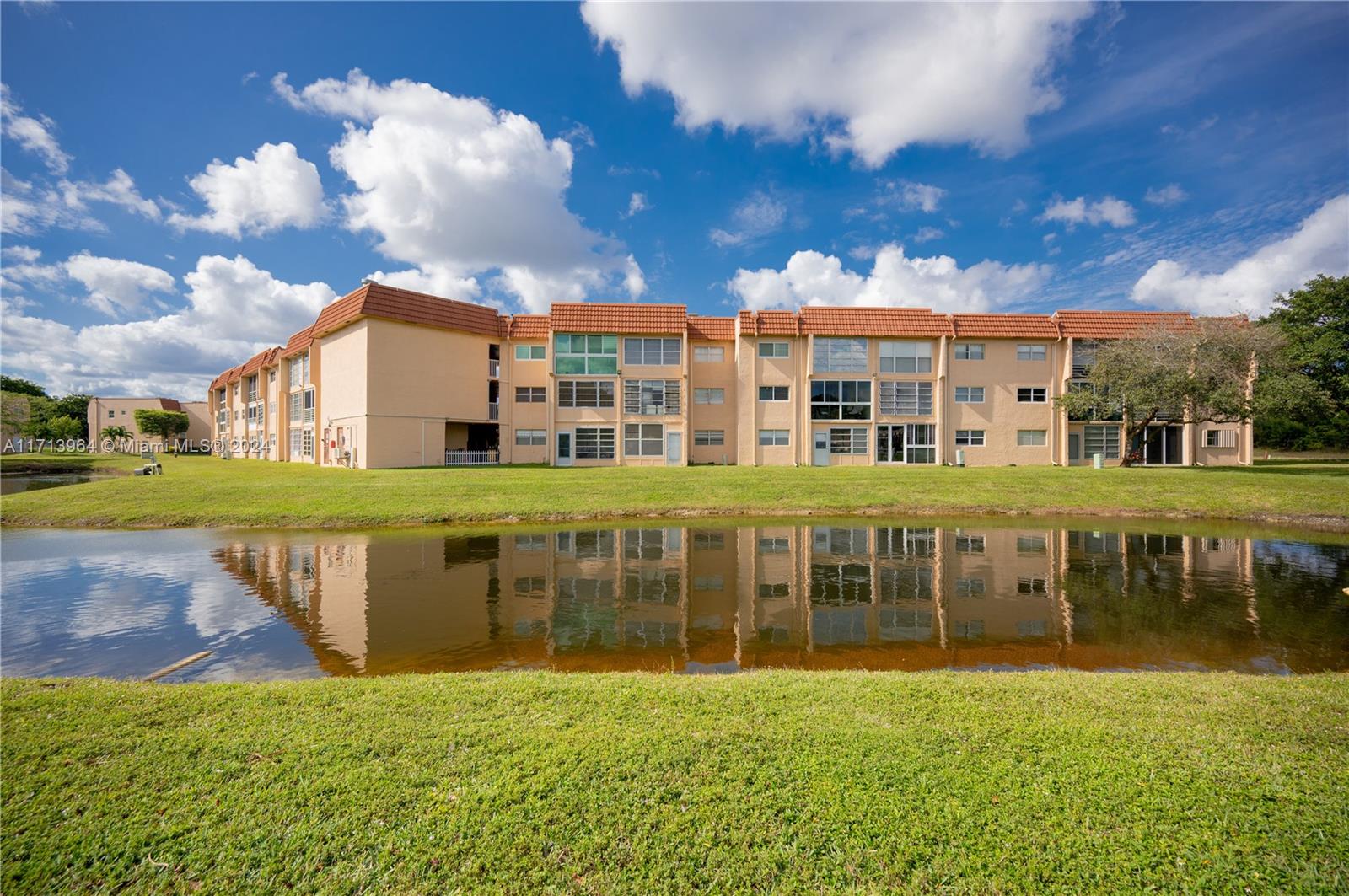 8861 Sunrise Lakes Blvd #301, Sunrise, Florida image 40