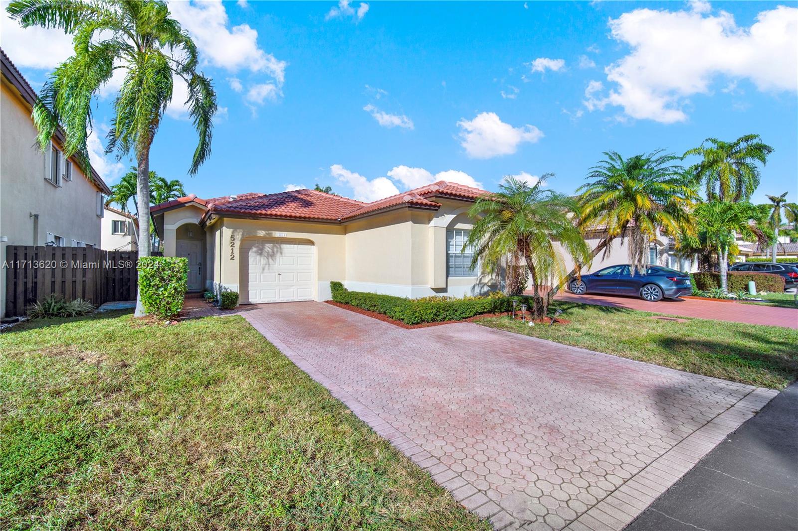 5212 NW 112th Ct, Doral, Florida image 3