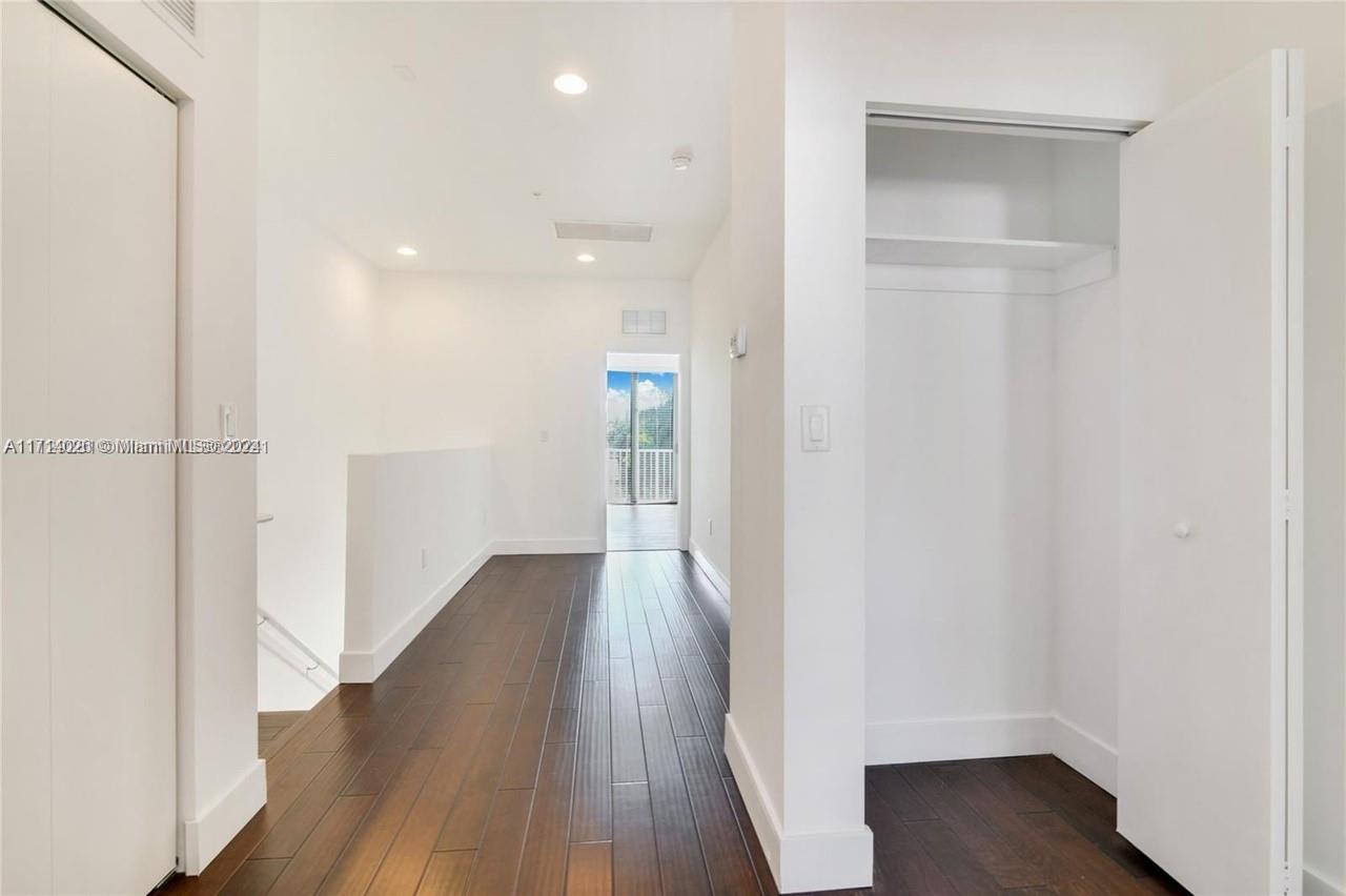 Listing Photo 12