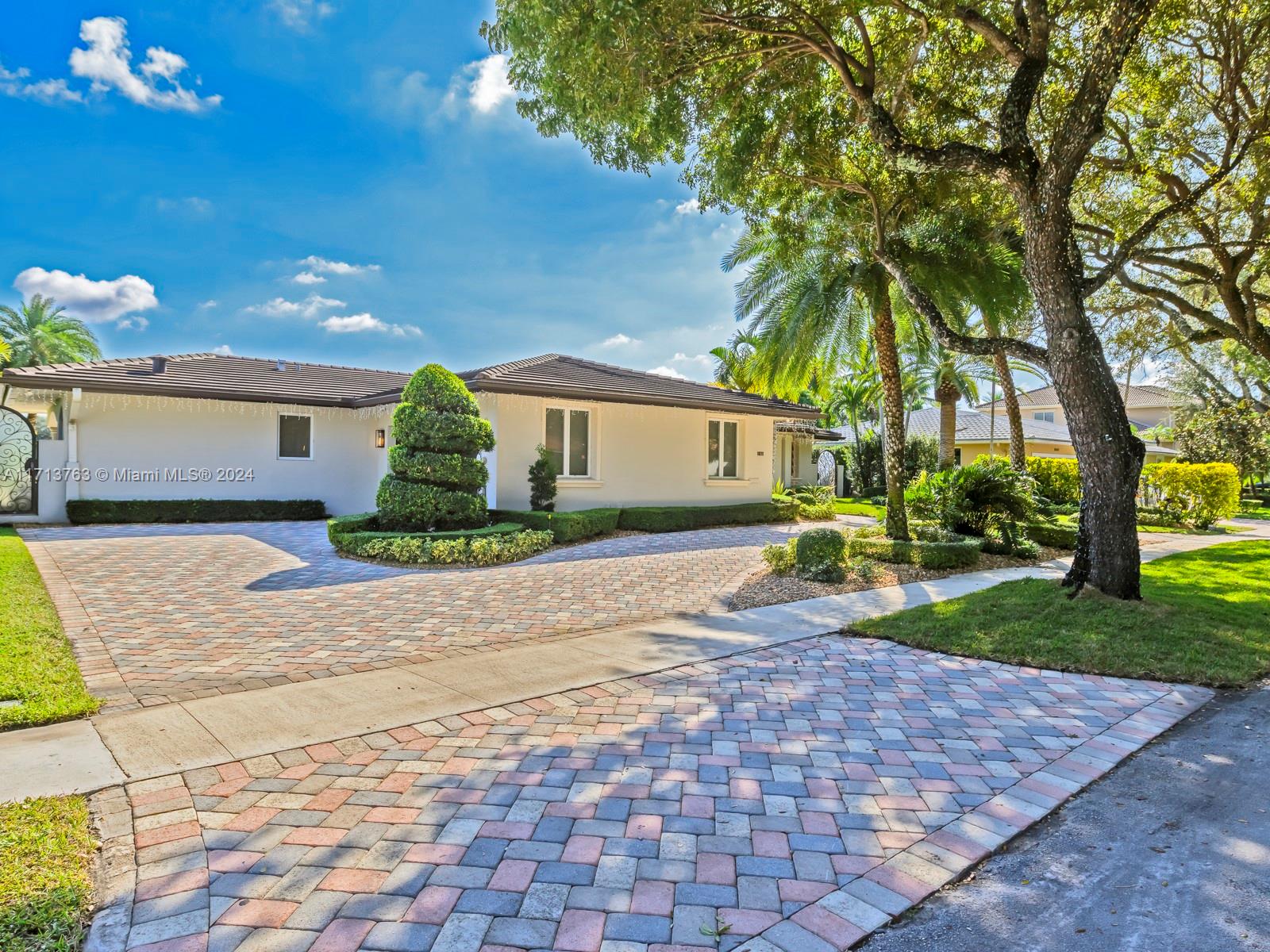 16111 W Troon Cir, Miami Lakes, Florida image 38