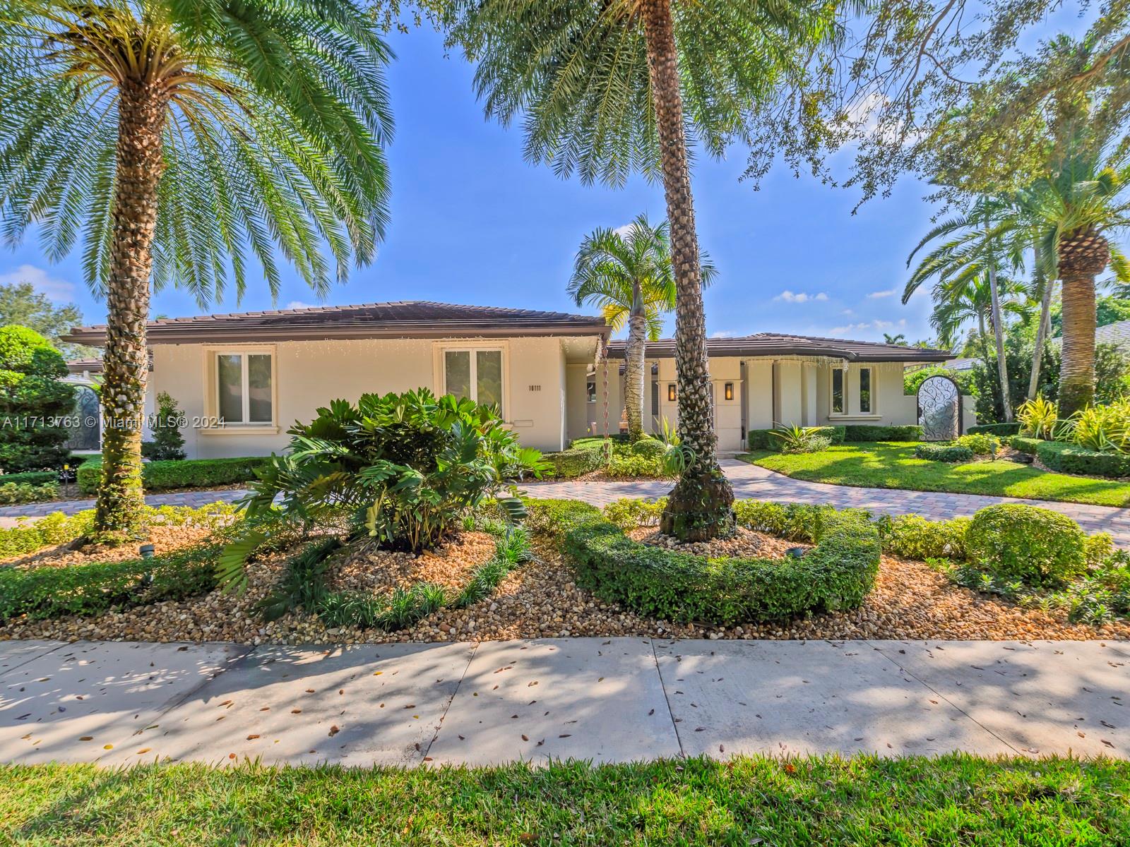 16111 W Troon Cir, Miami Lakes, Florida image 40