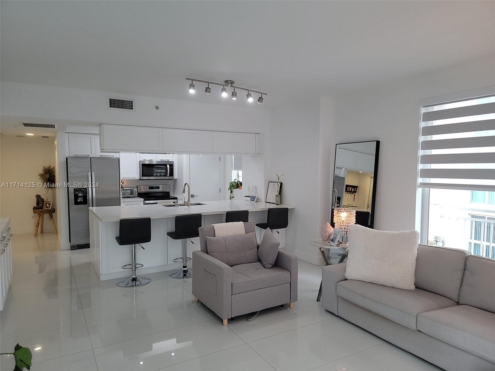 7290 SW 90th St #301, Miami, Florida image 5