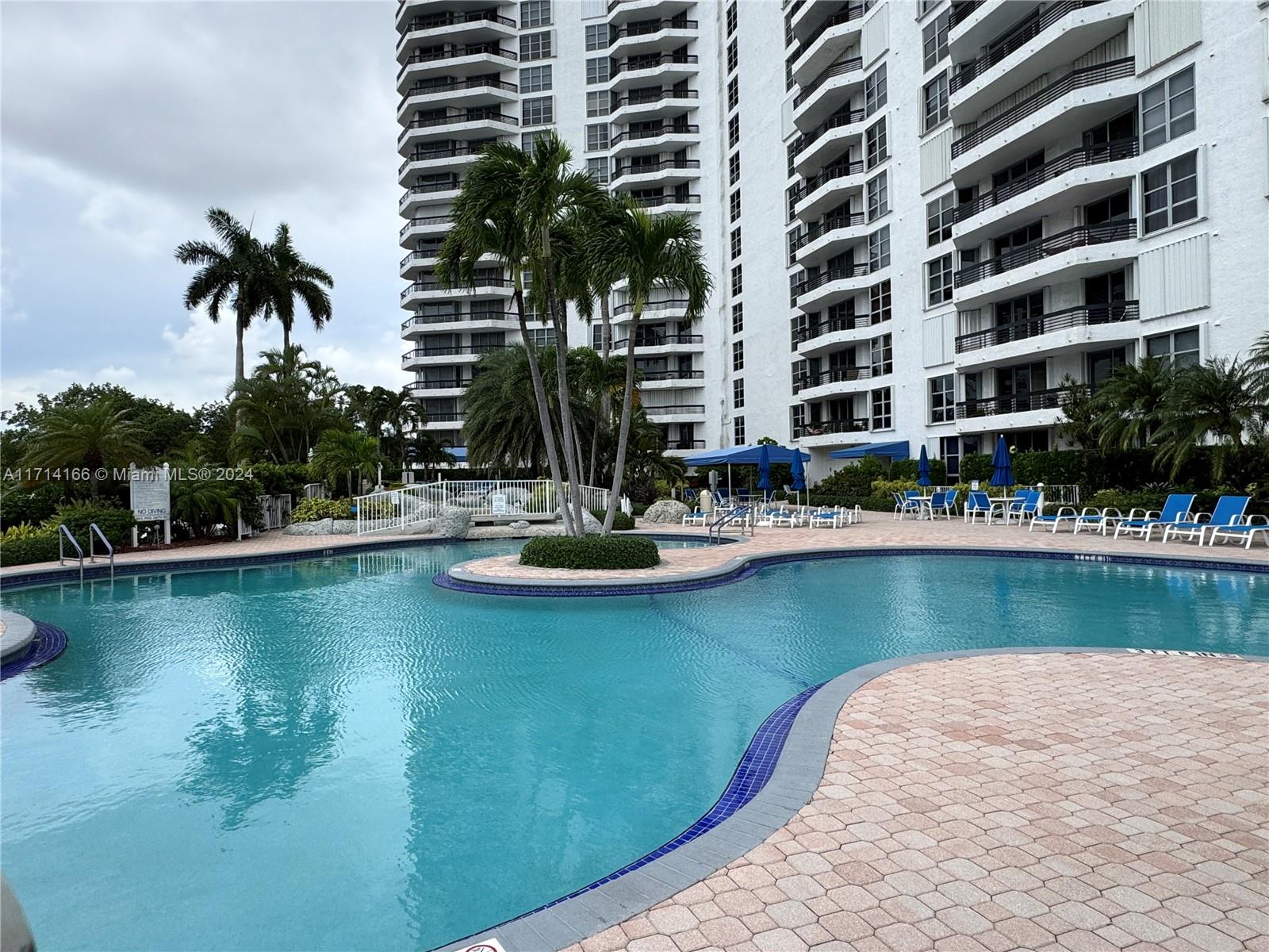 GREAT OPPORTUNITY FOR INVESTORS, APT RENTED UNTIL SEPT 2025 ($3.400/month) This elegant and spacious apartment features 2 large bedrooms and 2.5 bathrooms. It has new laminate flooring throughout and is offered unfurnished. It is located in a prime area, just 5 minutes from the beach and Aventura Mall, 15 minutes from Fort Lauderdale International Airport (FLL), 30 minutes from Miami International Airport (MIA), and offers a spectacular Intracoastal view. The amenities include a gated community with 24-hour security, a fully equipped gym, a pool, clay tennis courts, a dog park, a mini-market, two pickleball courts, and much more. Special assessment up-to-date