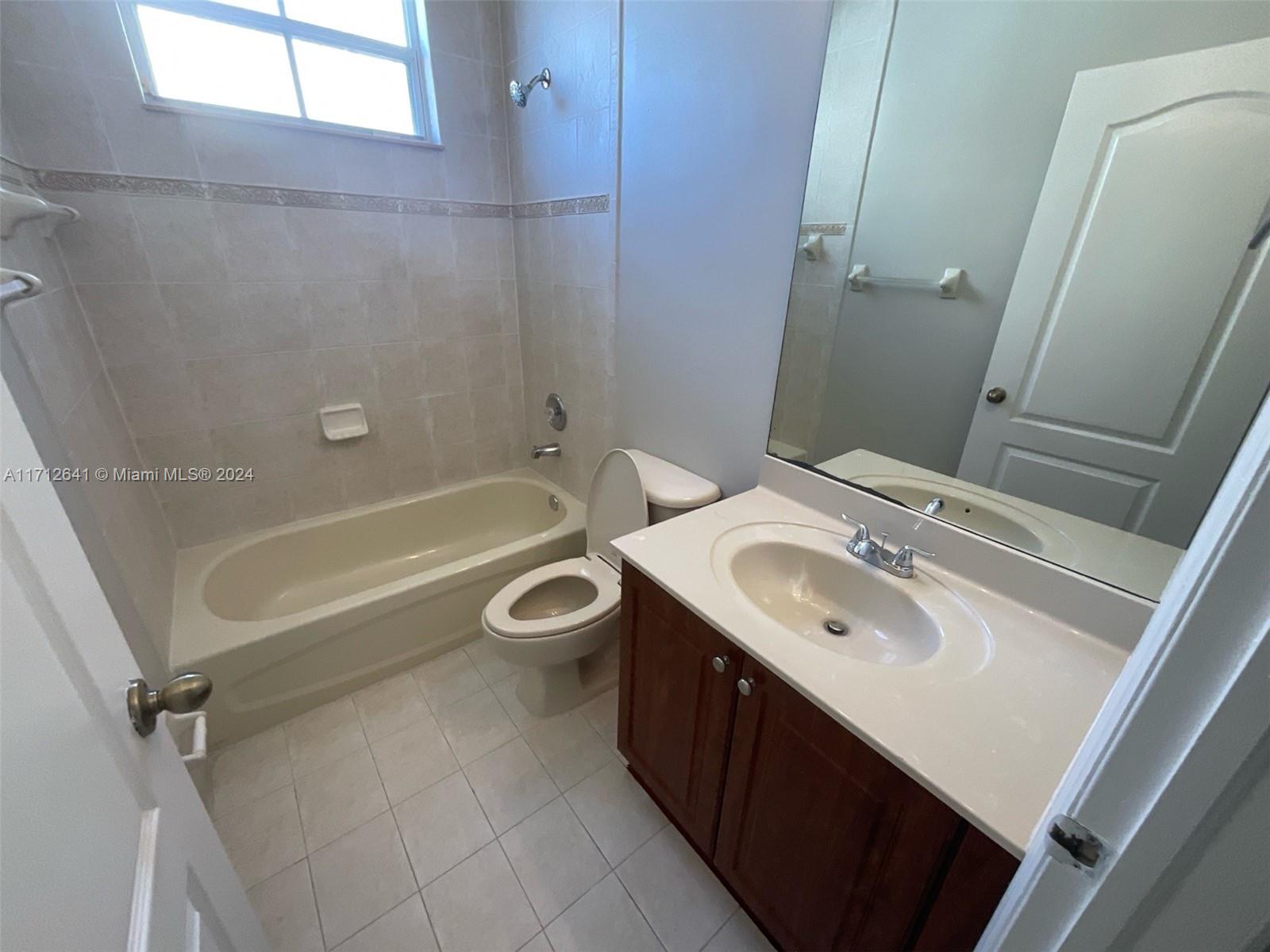 17833 NW 87th Pl, Hialeah, Florida image 3