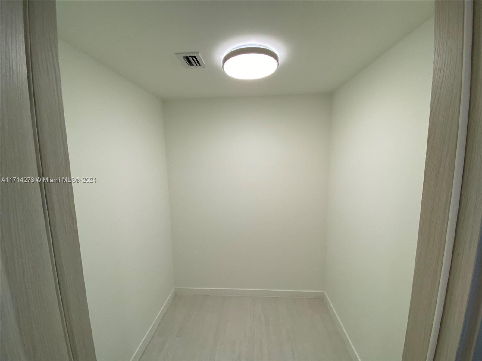 1000 Brickell Plaza #2907, Miami FL 33131