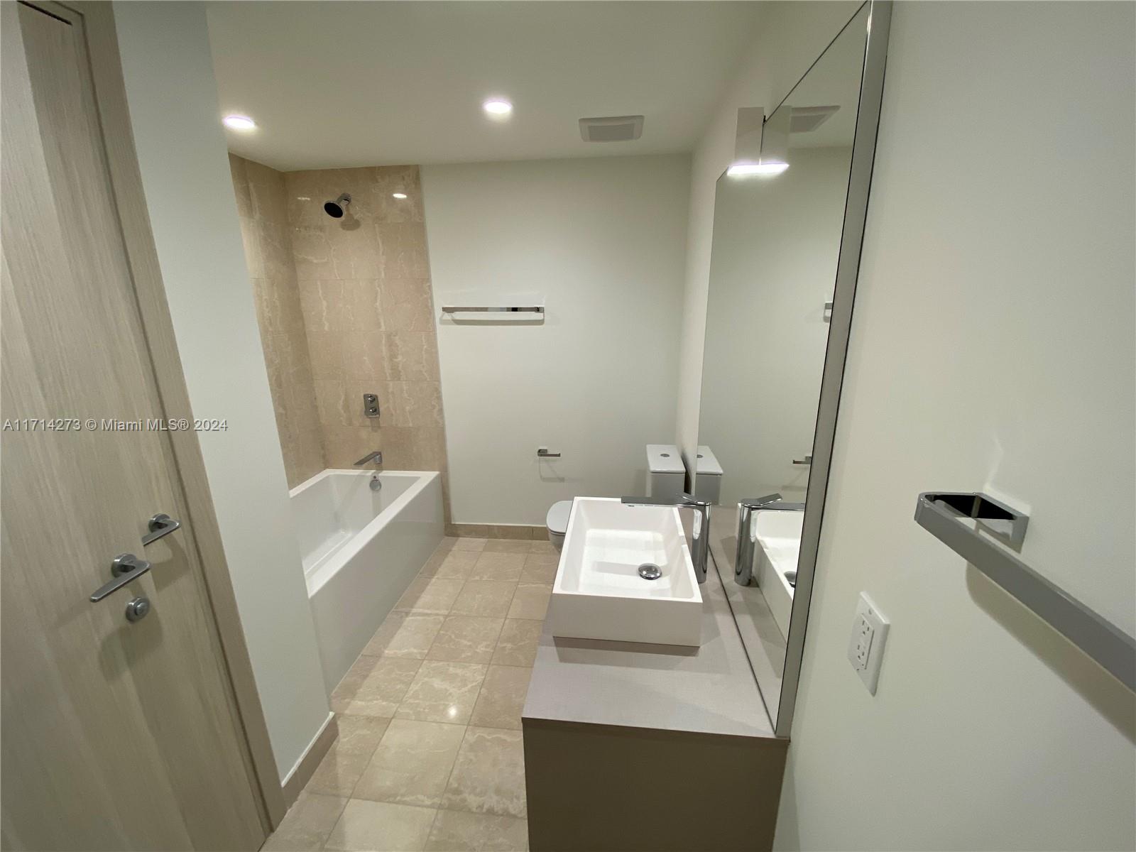 1000 Brickell Plaza #2907, Miami FL 33131