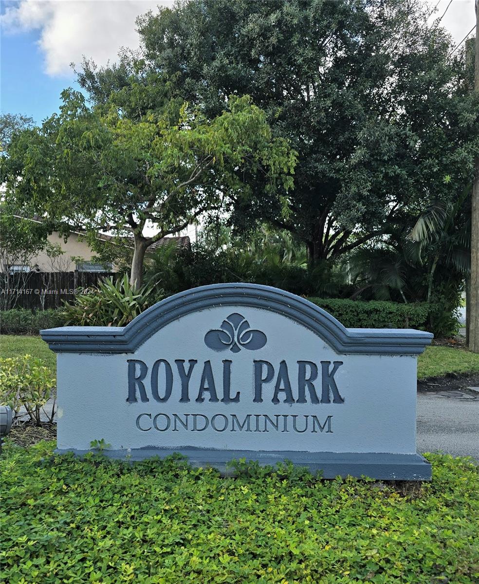 108 Royal Park Dr #2H, Oakland Park, Florida image 2