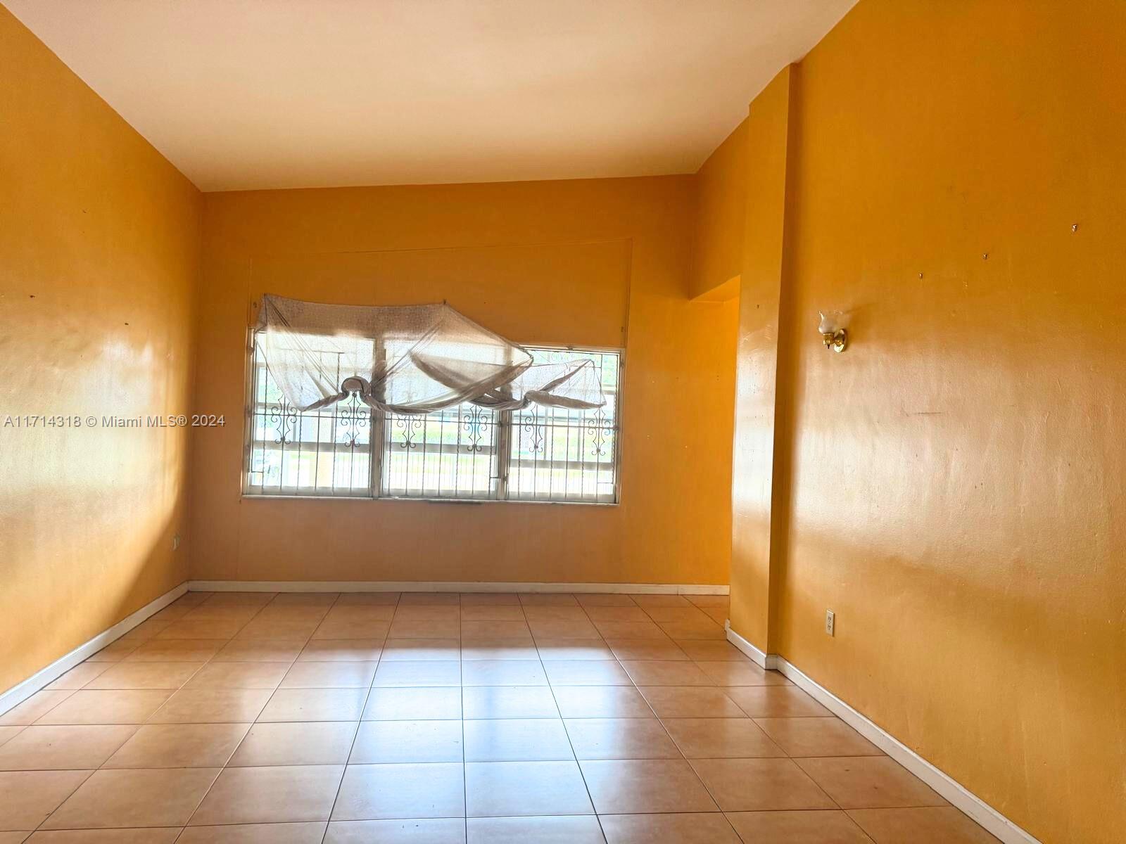 2040 NW 185th Ter, Miami Gardens, Florida image 3