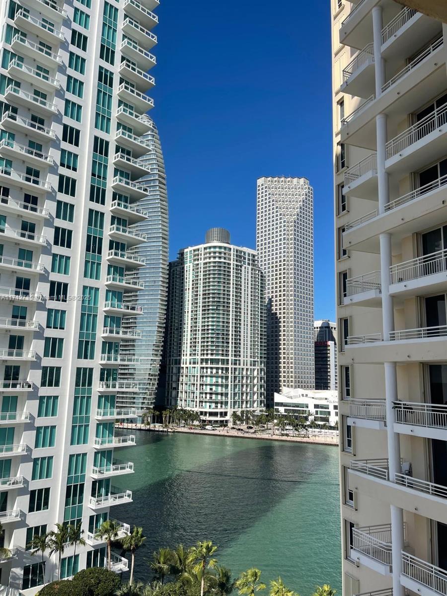 Experience luxury living in this exquisite corner residence at the prestigious One Tequesta Point on exclusive Brickell Key! This 1-bedroom, 1.5-bath home boasts breathtaking views and a spacious wraparound balcony with hurricane shutters. Enjoy world-class amenities, including 24/7 concierge service, valet, covered parking, resort-style pool, fully equipped gym, spa, racquetball and squash courts, a social room, BBQ area, and more.
Nestled on a private island, you're just moments from the vibrant lifestyle of Miami—steps to Brickell City Centre, fine dining, shopping, cinemas, and the best of the city. A serene retreat with all the conveniences of urban living—don't miss this gem!