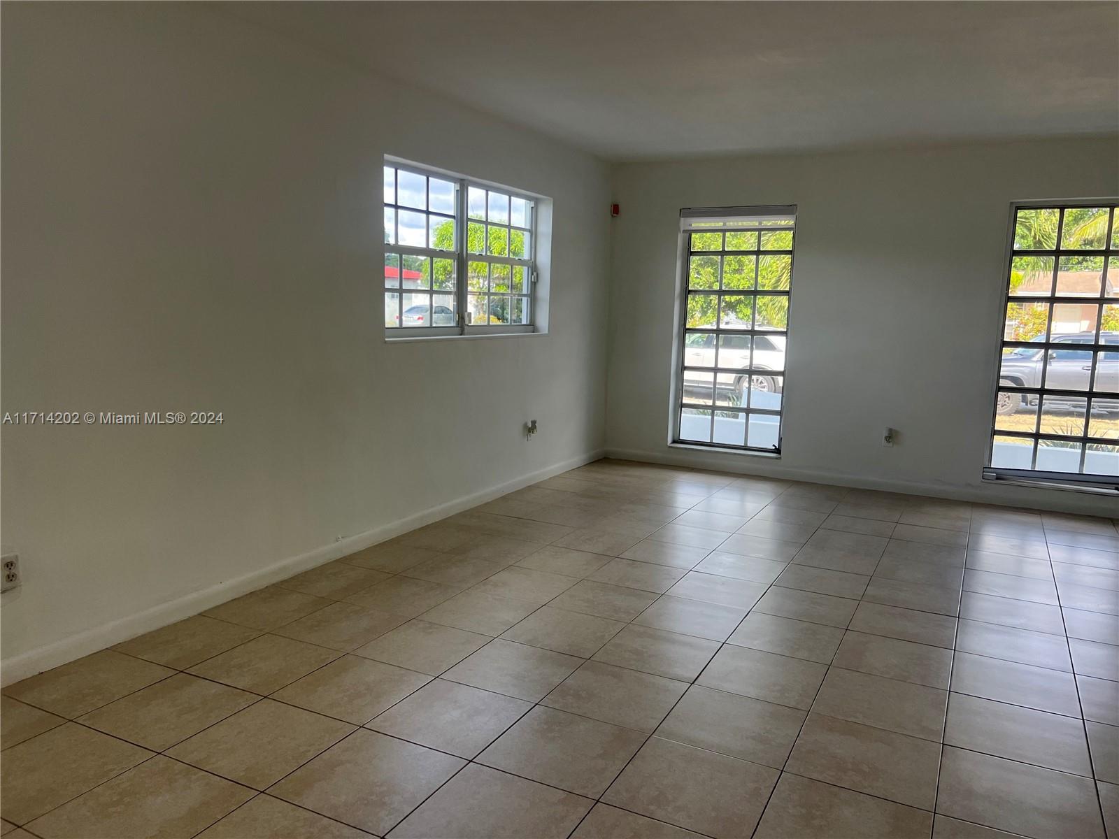 1272 NW 188th Ter, Miami Gardens, Florida image 4