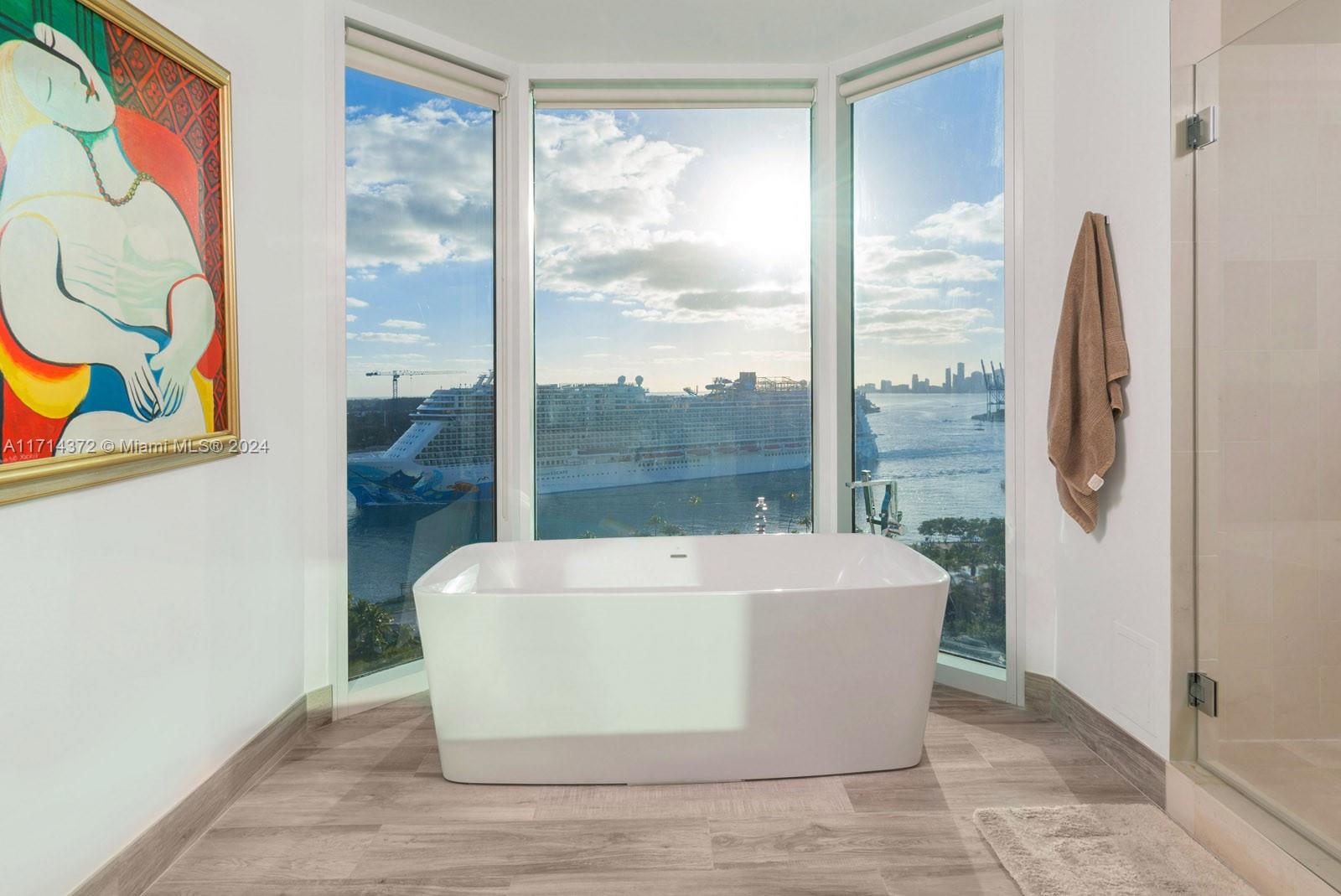 300 S Pointe Dr #1701, Miami Beach FL 33139