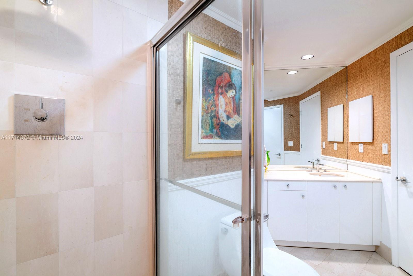 300 S Pointe Dr #1701, Miami Beach FL 33139