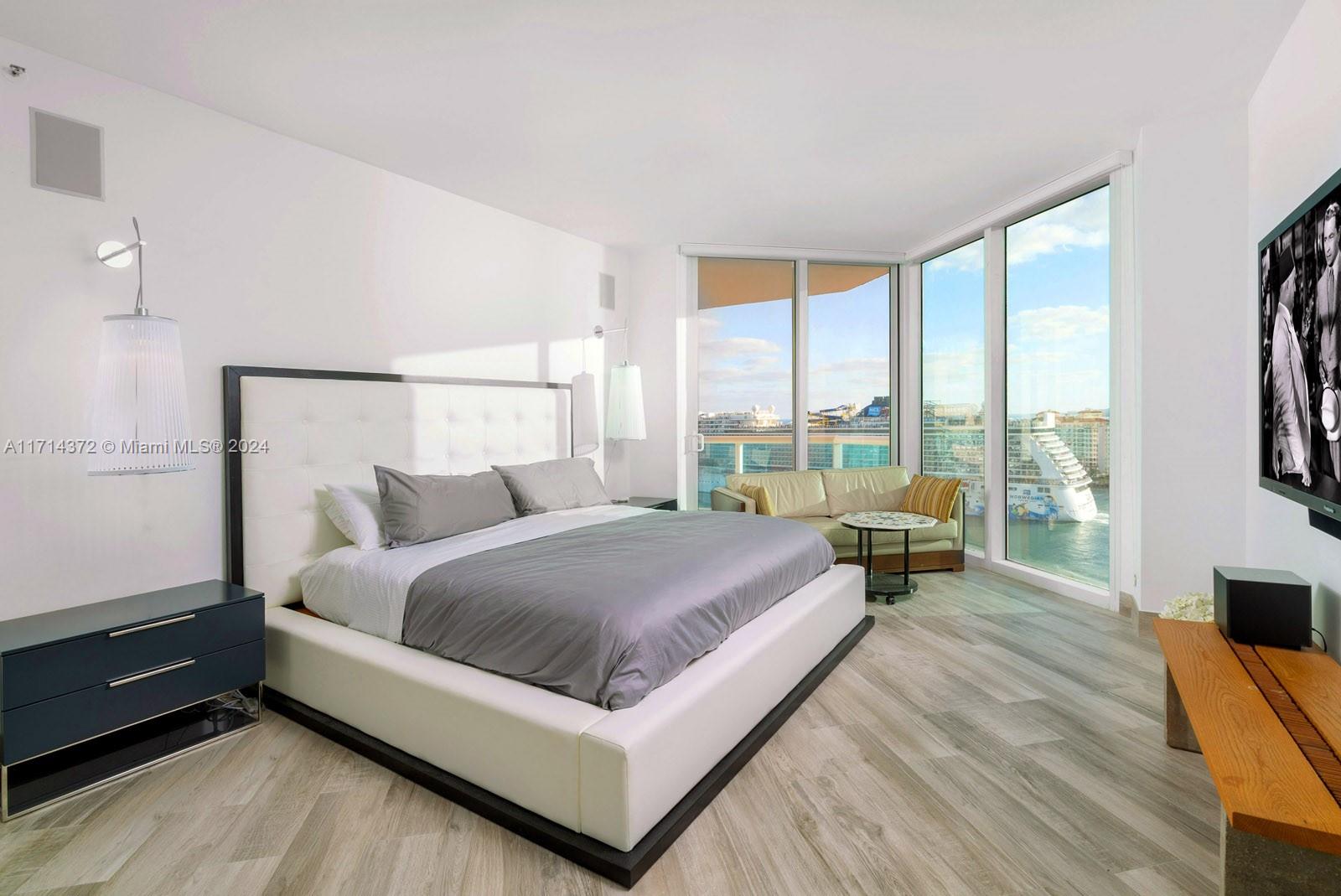 300 S Pointe Dr #1701, Miami Beach FL 33139