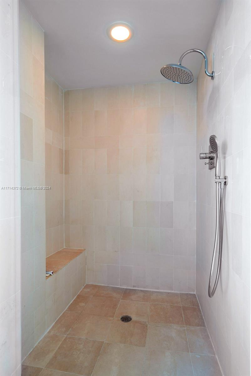 300 S Pointe Dr #1701, Miami Beach FL 33139