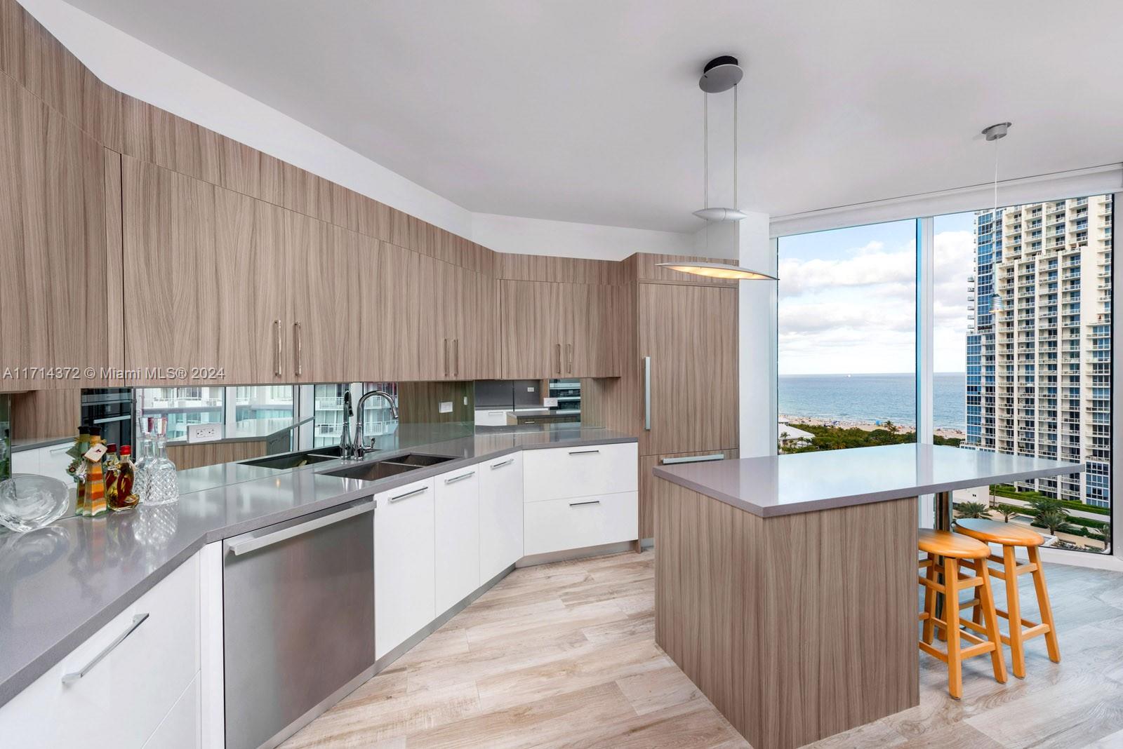 300 S Pointe Dr #1701, Miami Beach FL 33139