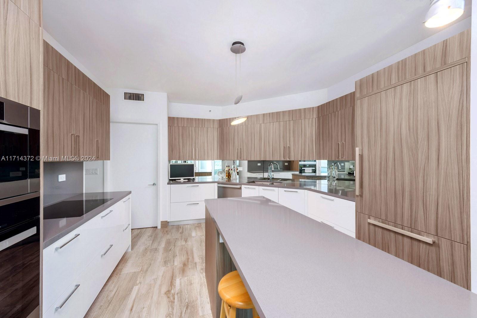 300 S Pointe Dr #1701, Miami Beach FL 33139